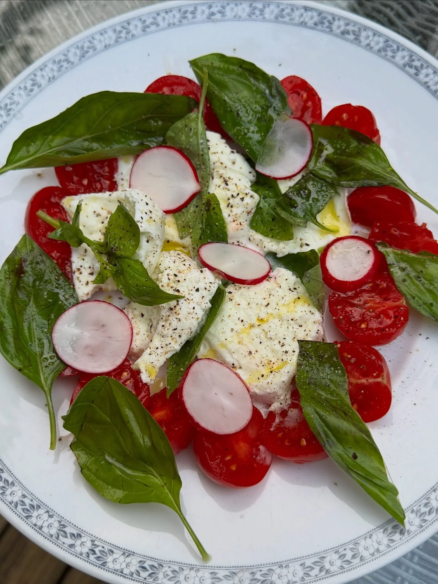 I had a friend over for a healthy supper, and they were super impressed but honestly&hellip;it was hardly any effort and not much &lsquo;cooking&rsquo; took place. 

The trick is to keep it simple. Amazing produce does the work with this kind of food