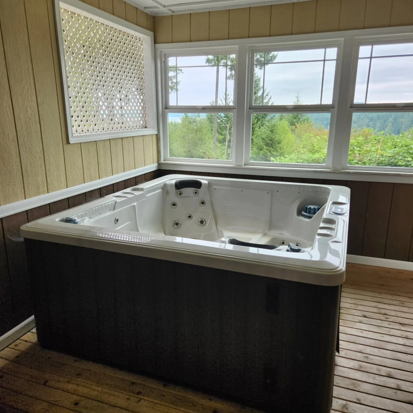Silverdale hot tub removal team is Yetter's Junk Removal