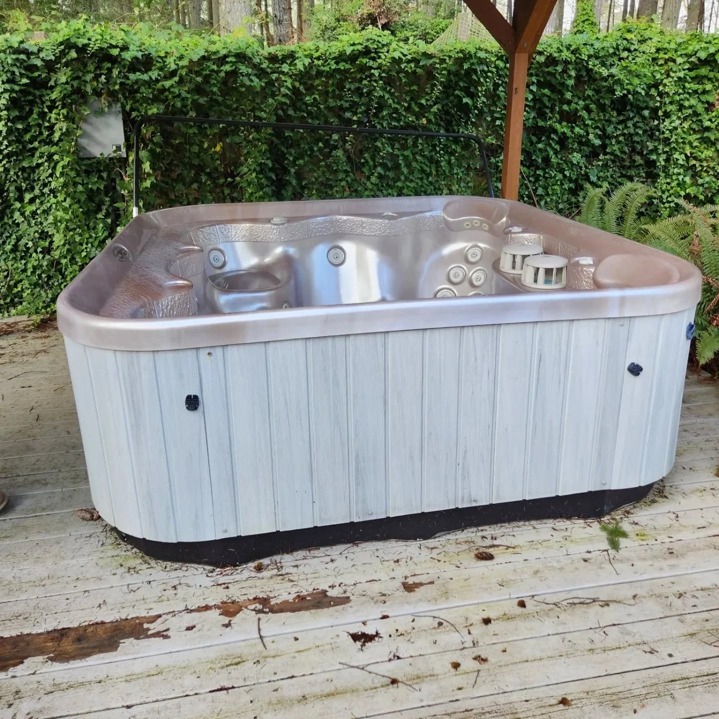 Newberry Hill hot tub removal team is Yetter's Junk Removal