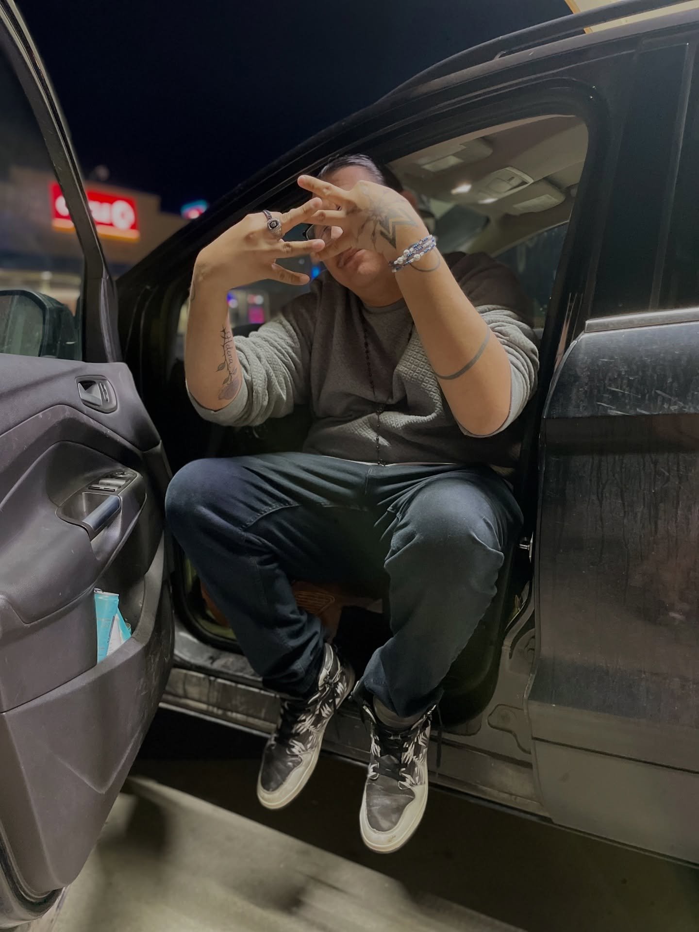 Many thanks 🙏 for the bday wishes! Onto good ol&rsquo;33 with new surprise music, got to finally share the day w/my nephew &amp; reflecting on the past cycle. 🙏💜
I sincerely appreciate you, however we are connected.