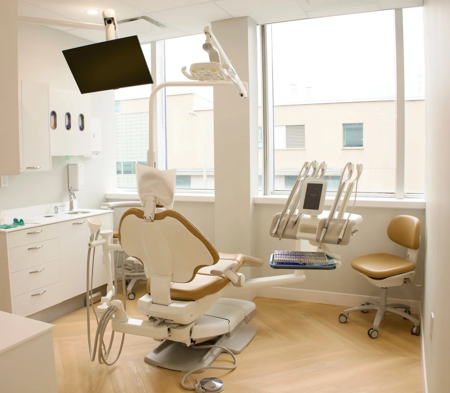 Welcome to Flossy, where healthcare actually feels like self care 🩵 We curated an atmosphere that will have you excited to visit the dentist. Book now and experience it for yourself! ✨ 

#torontodentist #clinicdesign #officetour #dentalpracticemanag