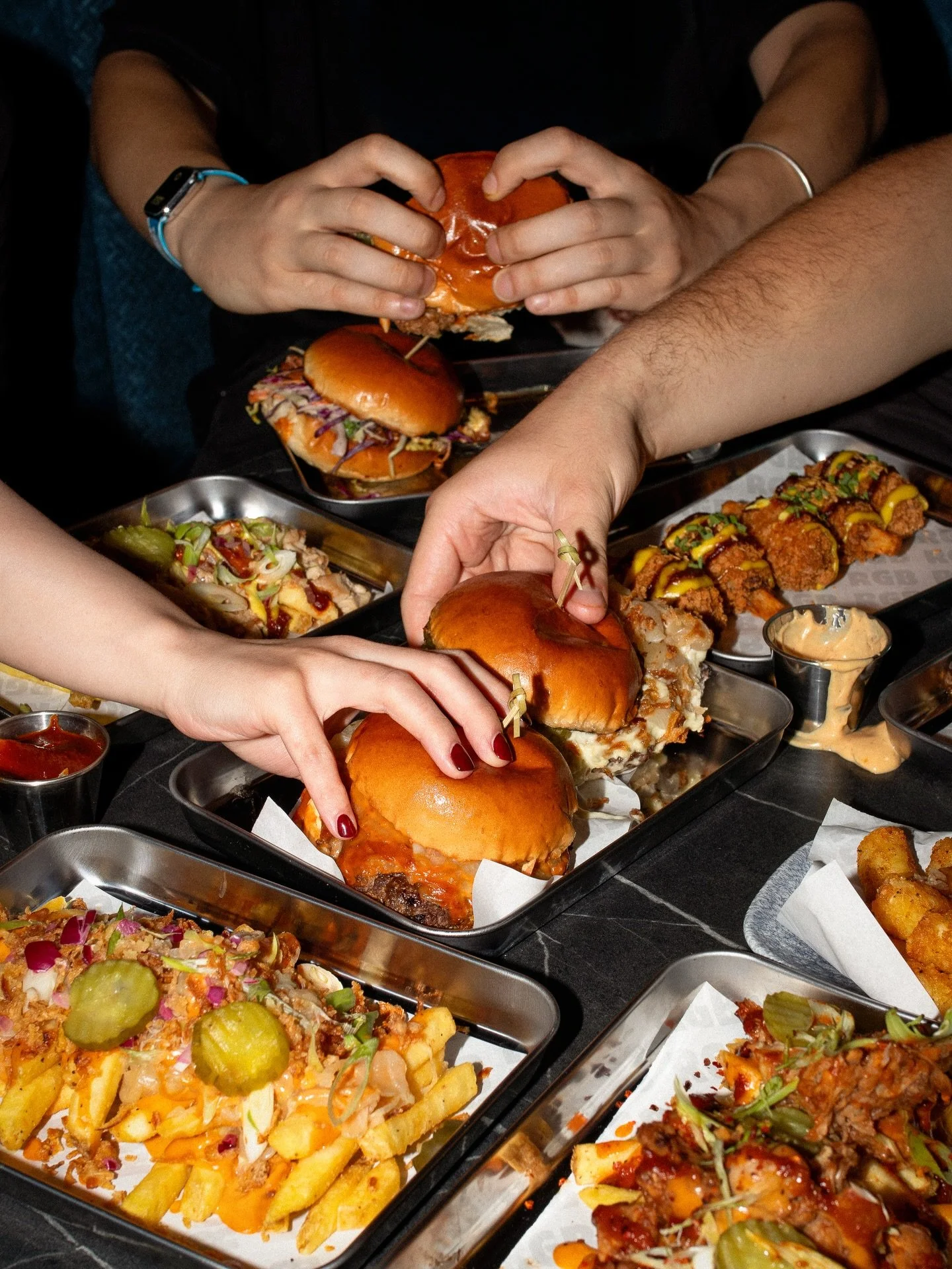 Friday nights are made for burgers, friends, and more burgers! If we were anywhere near @reallygoodburgersuk right now we&rsquo;d be back there in a heartbeat! 🍔

#foodphotography