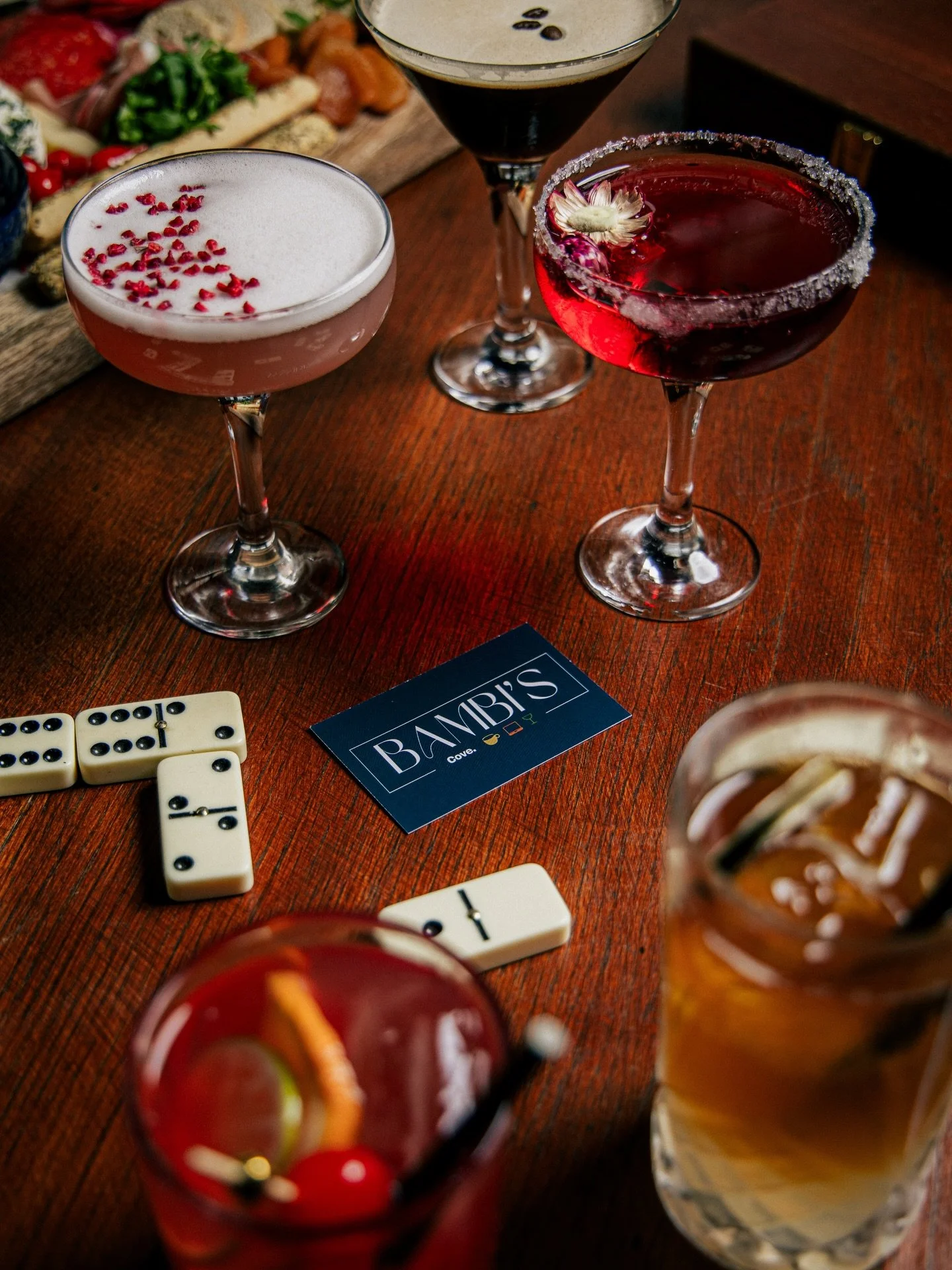 I&rsquo;m sorry what? Minehead has a new coworking space that also serves incredible cocktails in the evening? DON&rsquo;T MIND IF WE DO! Amazing venue, amazing vibes, AMAZING DRINKS! 

@bambiscove we&rsquo;ll be back very soon! 😍

#foodphotography