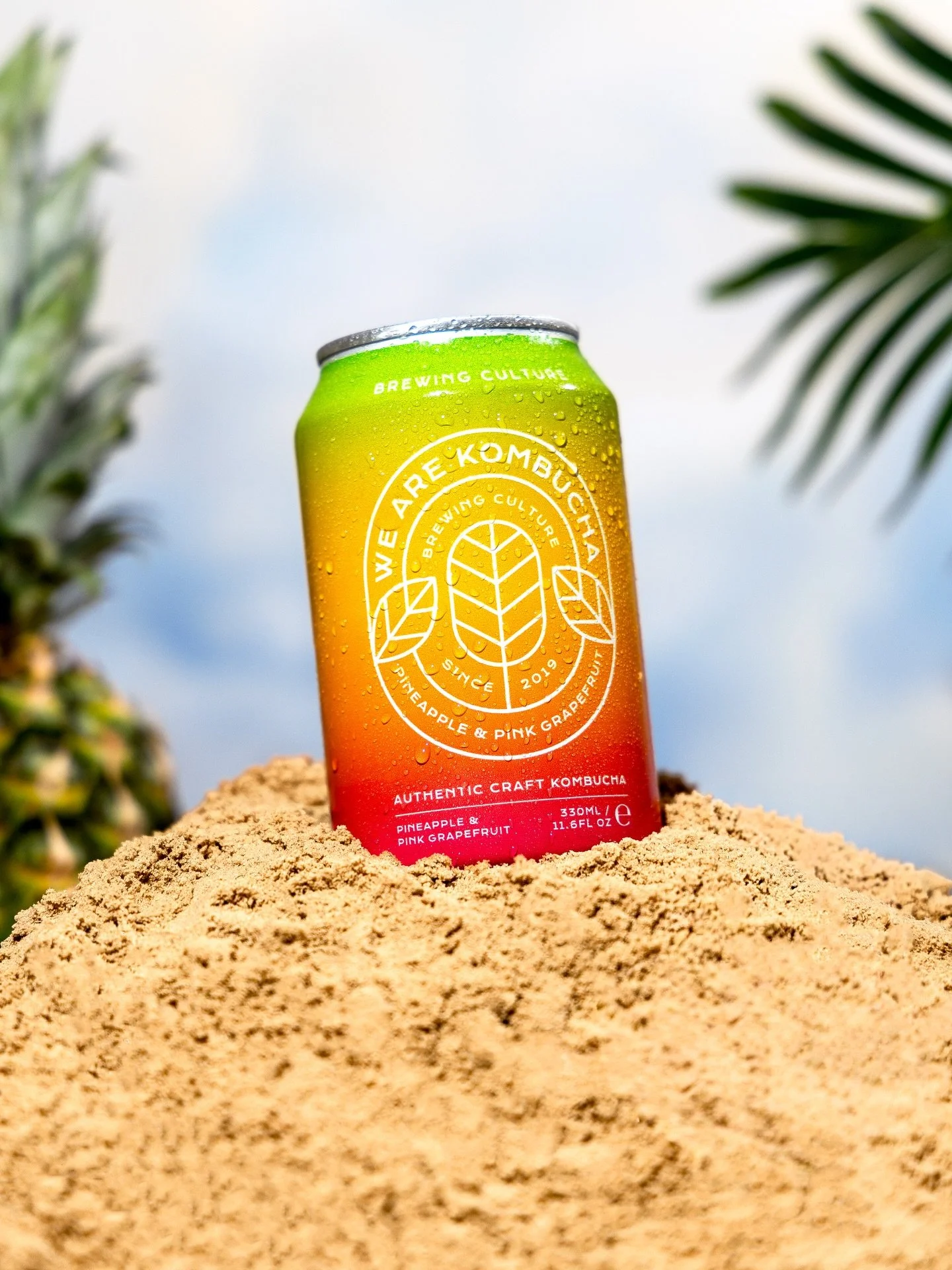 Anyone else totally bored of the cold weather now? What we&rsquo;d give to be on a hot beach sipping @wearekombucha! 🏝️

#foodphotography