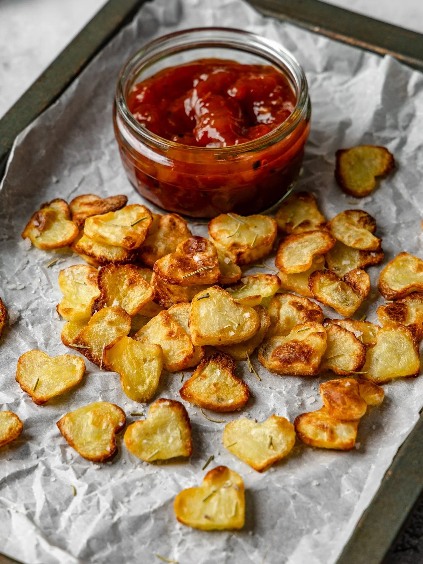 Cute little heart chips perfect for Valentine&rsquo;s snacking! 💕😋

Client @cherrytreepreserves 

#foodphotography