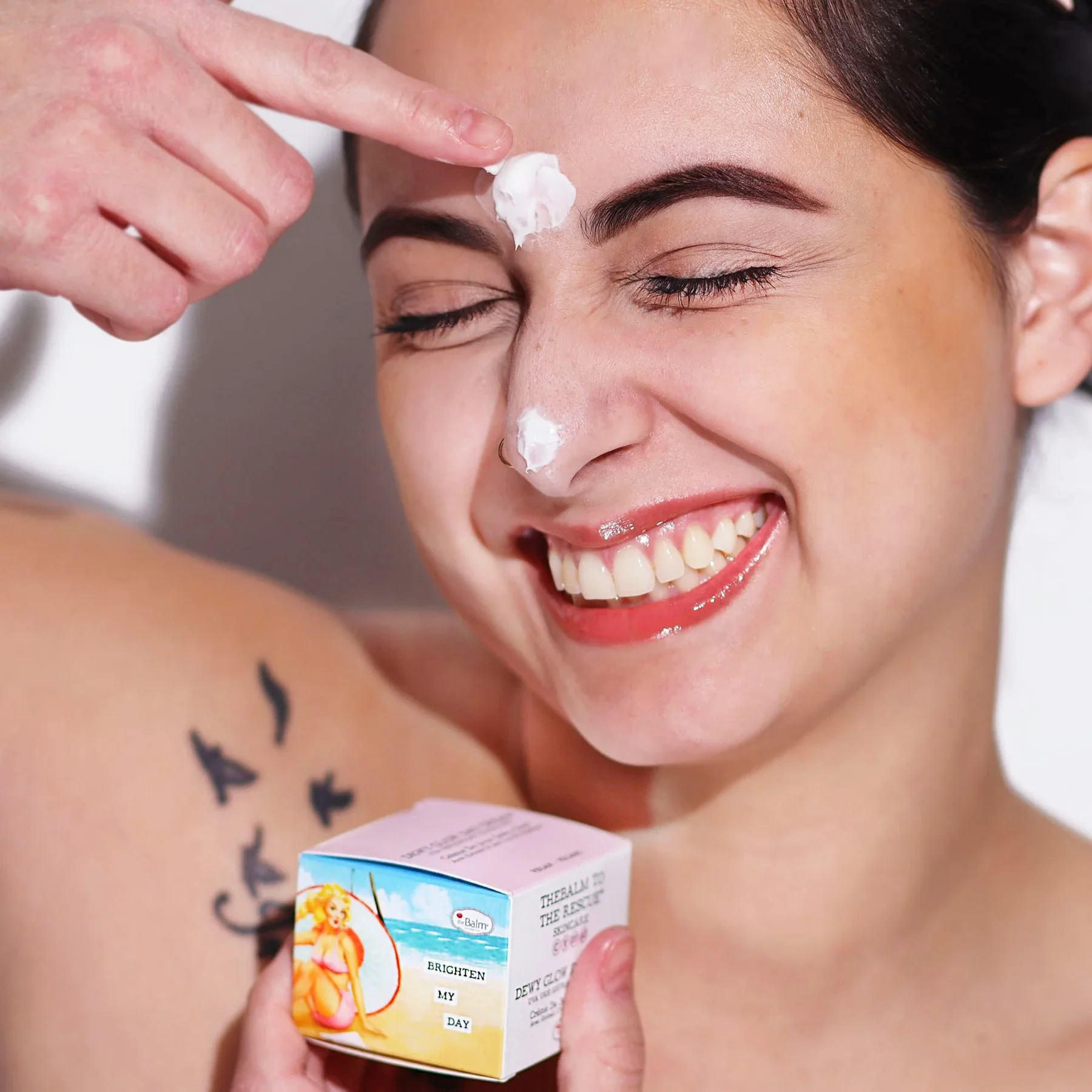 Skincare-DayCream-Model1.jpg