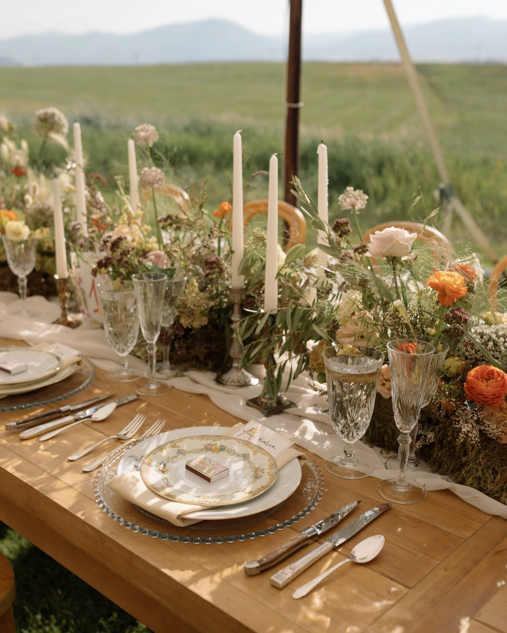 Wedding Invitations in London: Where to Find Whimsical, Fun &amp; Elevated Suites