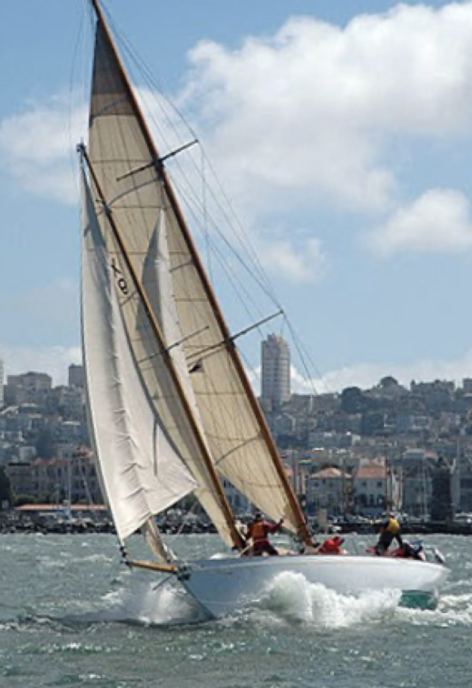Paul Kaplan’s Marconi-winning Santana powers off the Cityfront
© John Skoriak