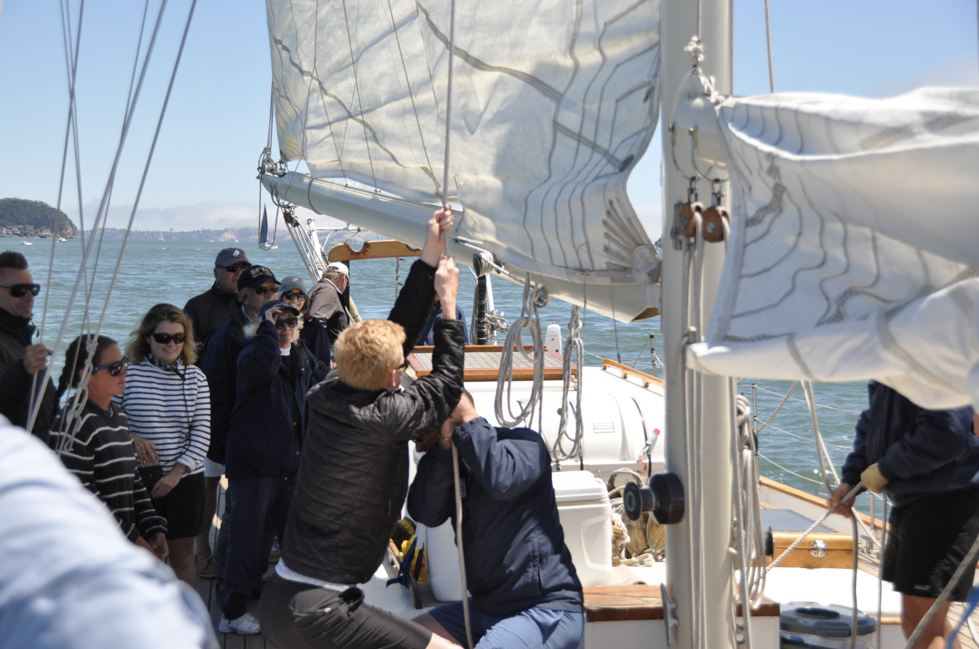 Guests pitched in to help raise Seaward’s sails.
© 2019 Latitude 38 Media LLC / Monica