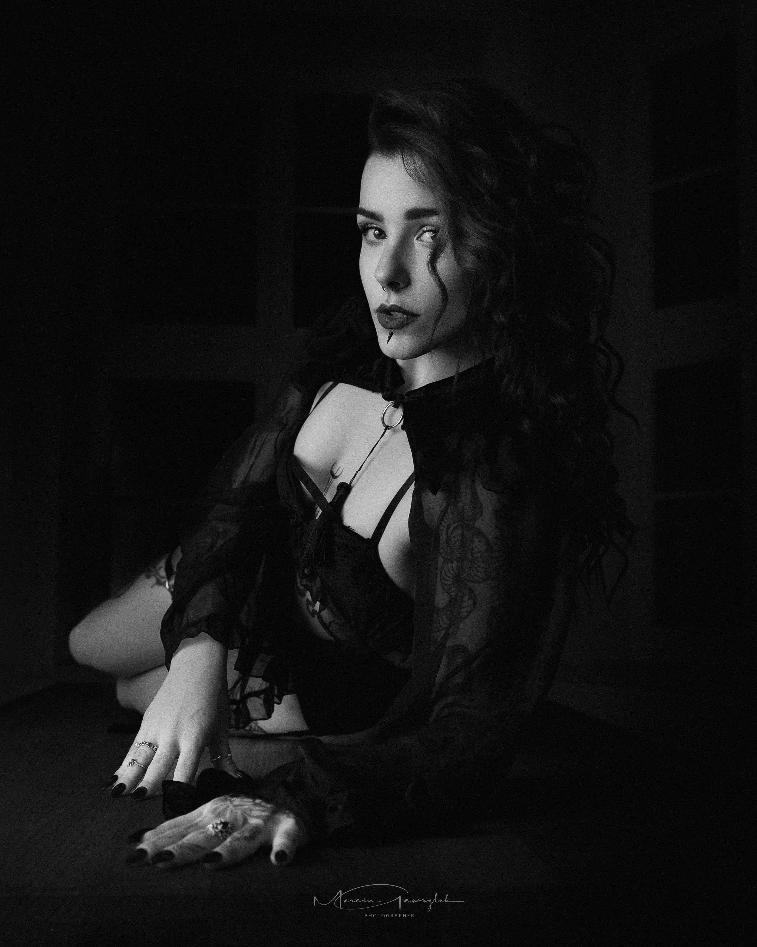 Evoto-(1 of 1)_(4)bnw.jpg