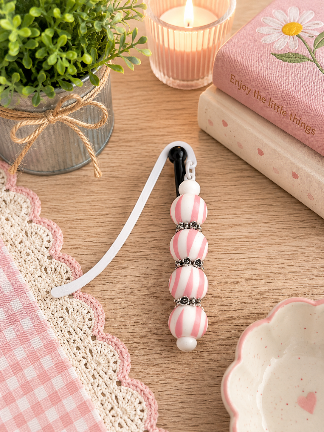 Tiger stripes - pink white.png