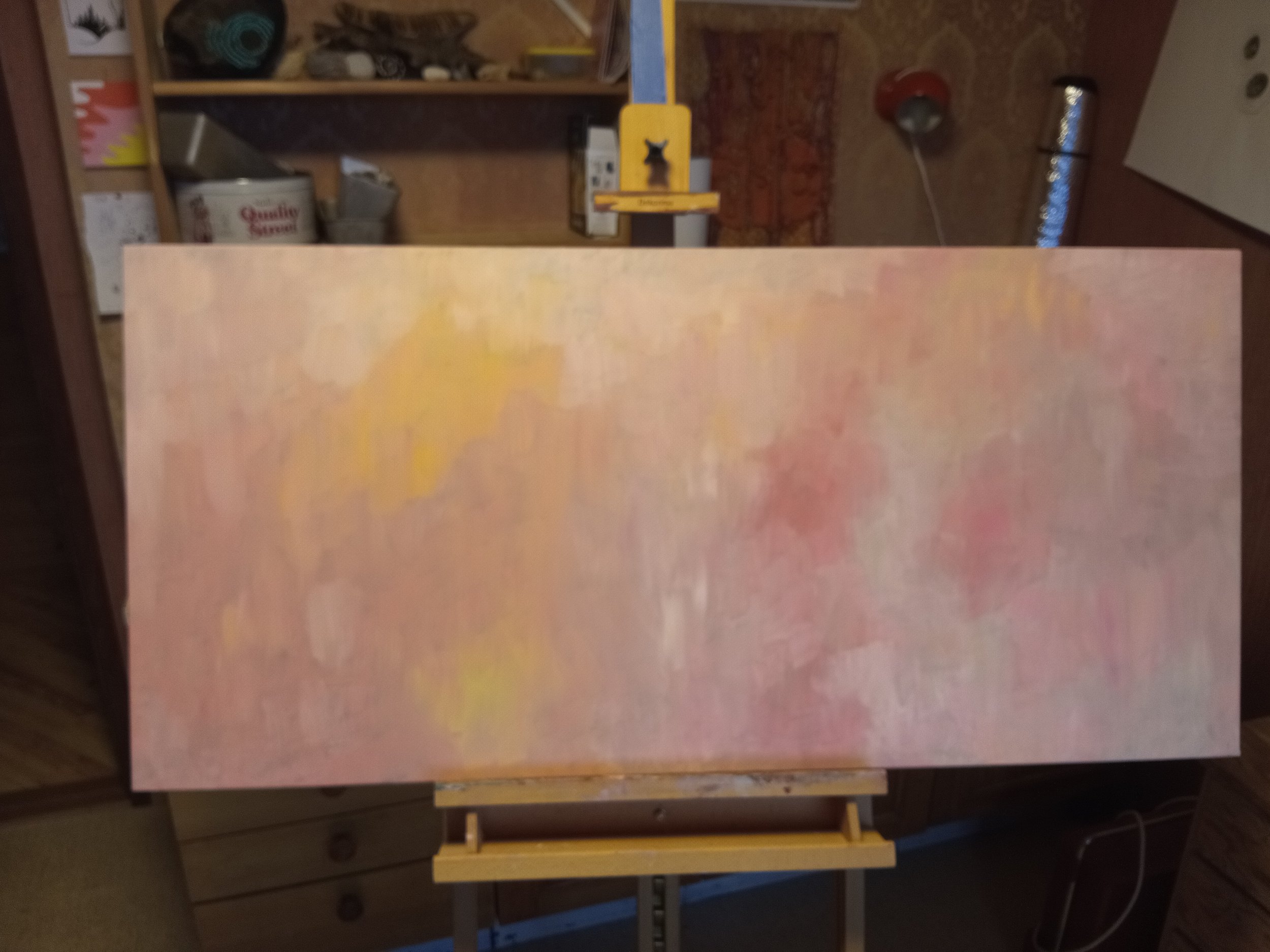 Background, light and warm atmosphere. With a large brush and  short dabbing strokes i create color variations.