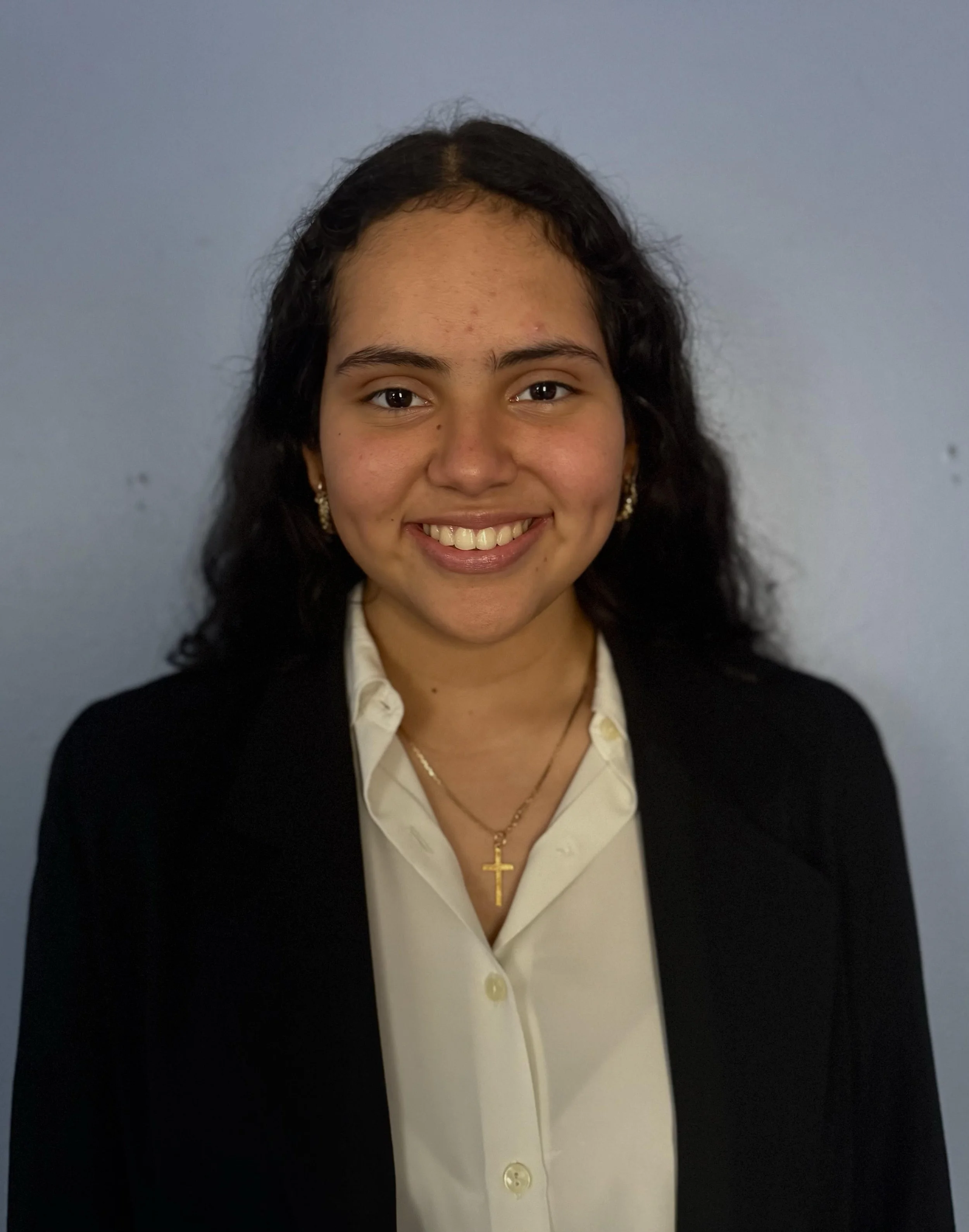 Kit_WebContent_IsabellaHeadshot2025.jpg