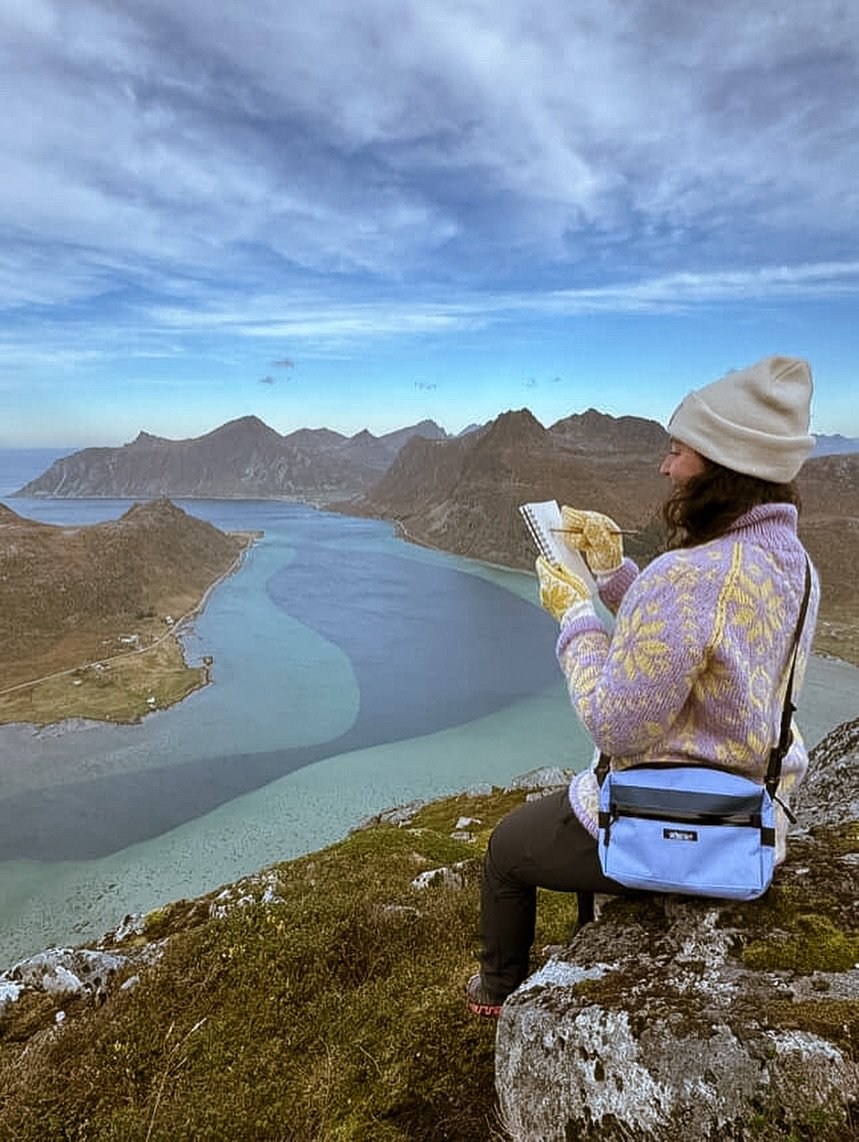 Living for these views from Lofoten! 🏔️ 🇳🇴 Jen brought her Salka Sling on an art adventure through Norway to capture these stunning fjord views, and honestly, could there be a more perfect sketching spot? There&rsquo;s something magical about art 