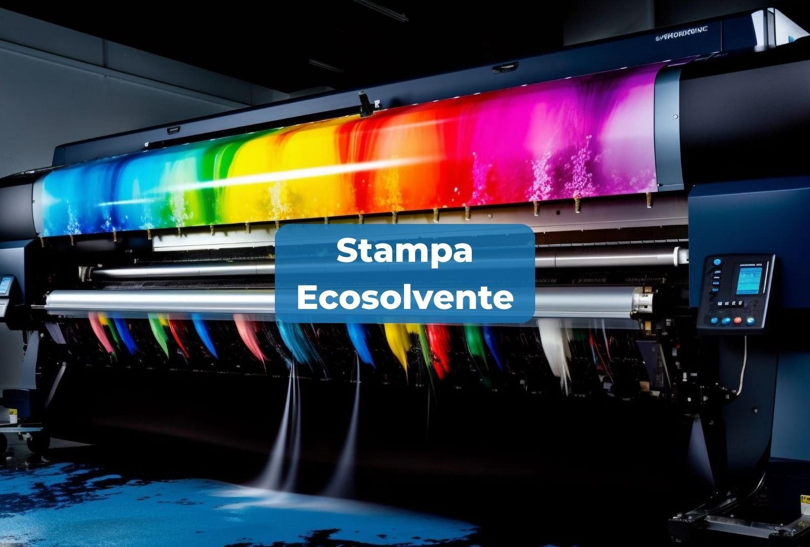 Grande stampante a colori che produce una stampa vivace e sostenibile con il testo 'Stampa Ecoslente' in primo piano.