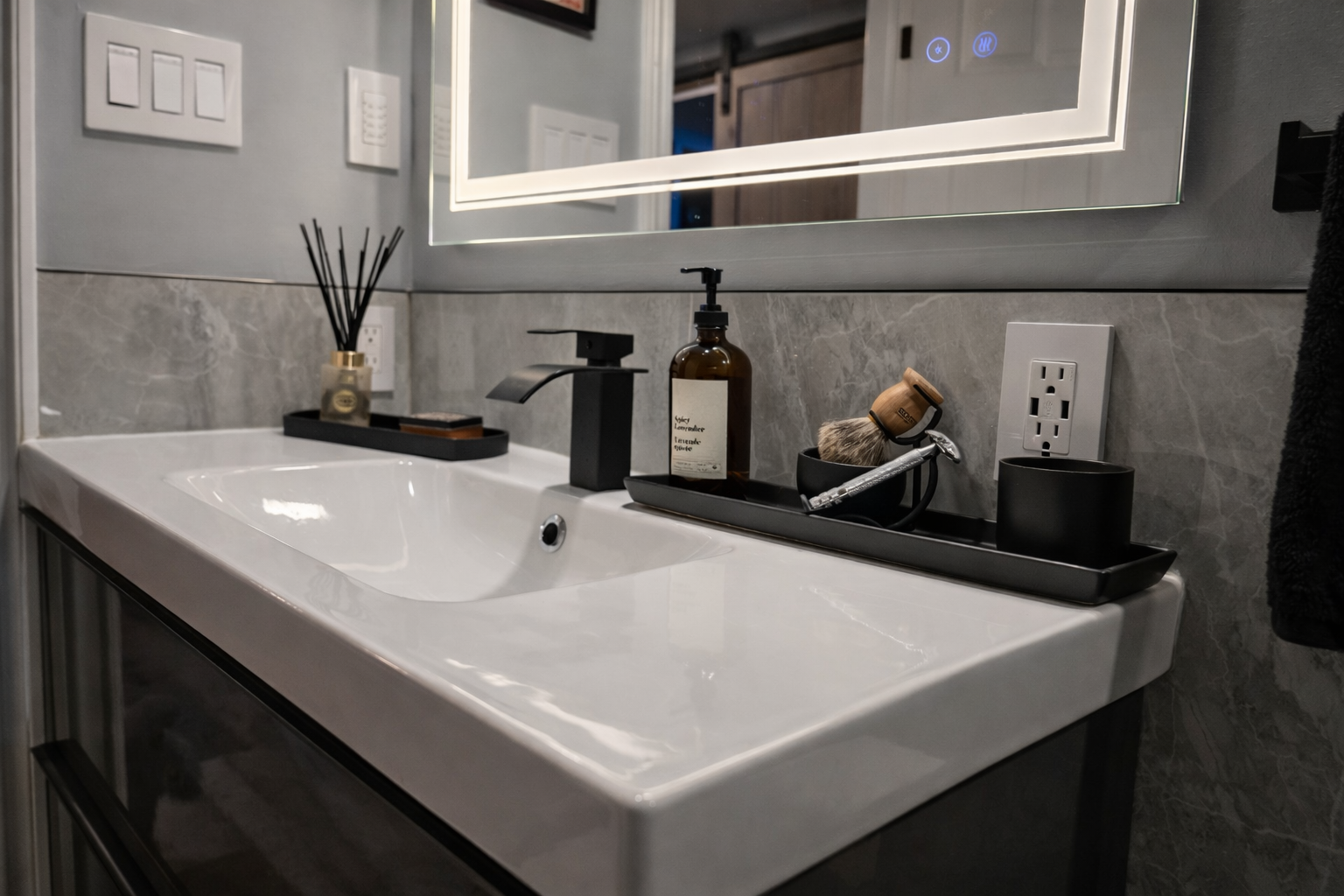 Premium bathroom supporting detail