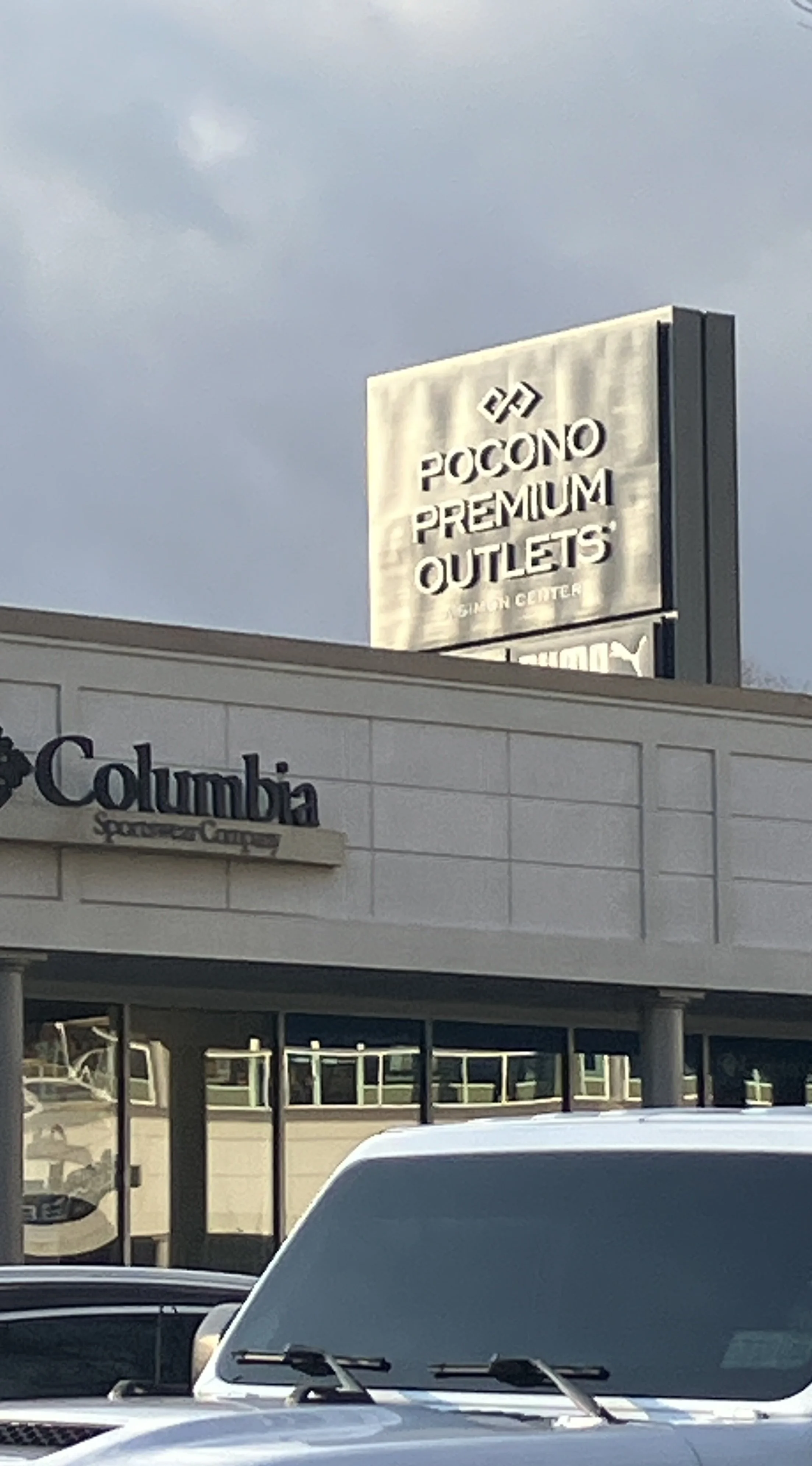 Outdoor shopping at Pocono Premium Outlets minutes from Ski Lift Summer Drift Camelback Mountains