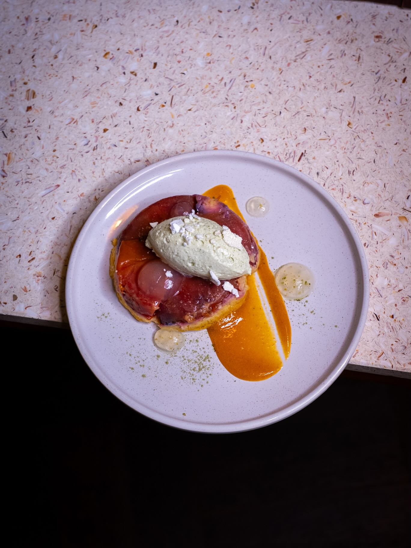 😱 Ils sont l&agrave; ! Les nouveaux plats du mois de juin : 
On casse les codes en vous les pr&eacute;sentant des desserts aux entr&eacute;es ! 😉

Des plats vari&eacute;s : 
▶️Magret de canard cuit &agrave; basse temp&eacute;rature
▶️Dos de lieu no