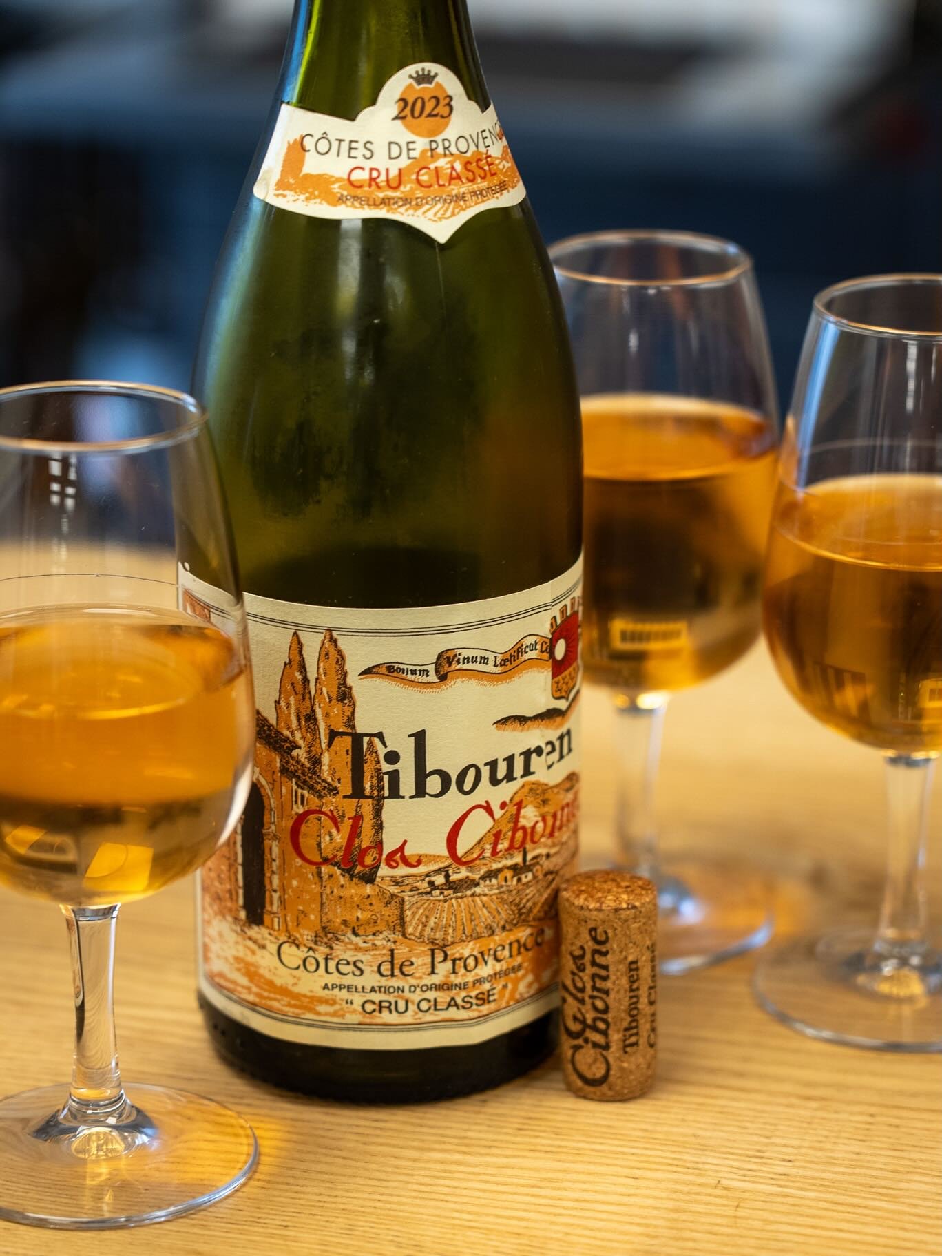 Non vous ne r&ecirc;vez pas !!!! 🍷

🍇Le 5 juillet et le 26 juillet on vous propose des d&eacute;gustations sur mesure et une r&eacute;gion particuli&egrave;re : la Provence ! 
Avec @jeancharleshenriot vous d&eacute;couvrirez cette r&eacute;gion des