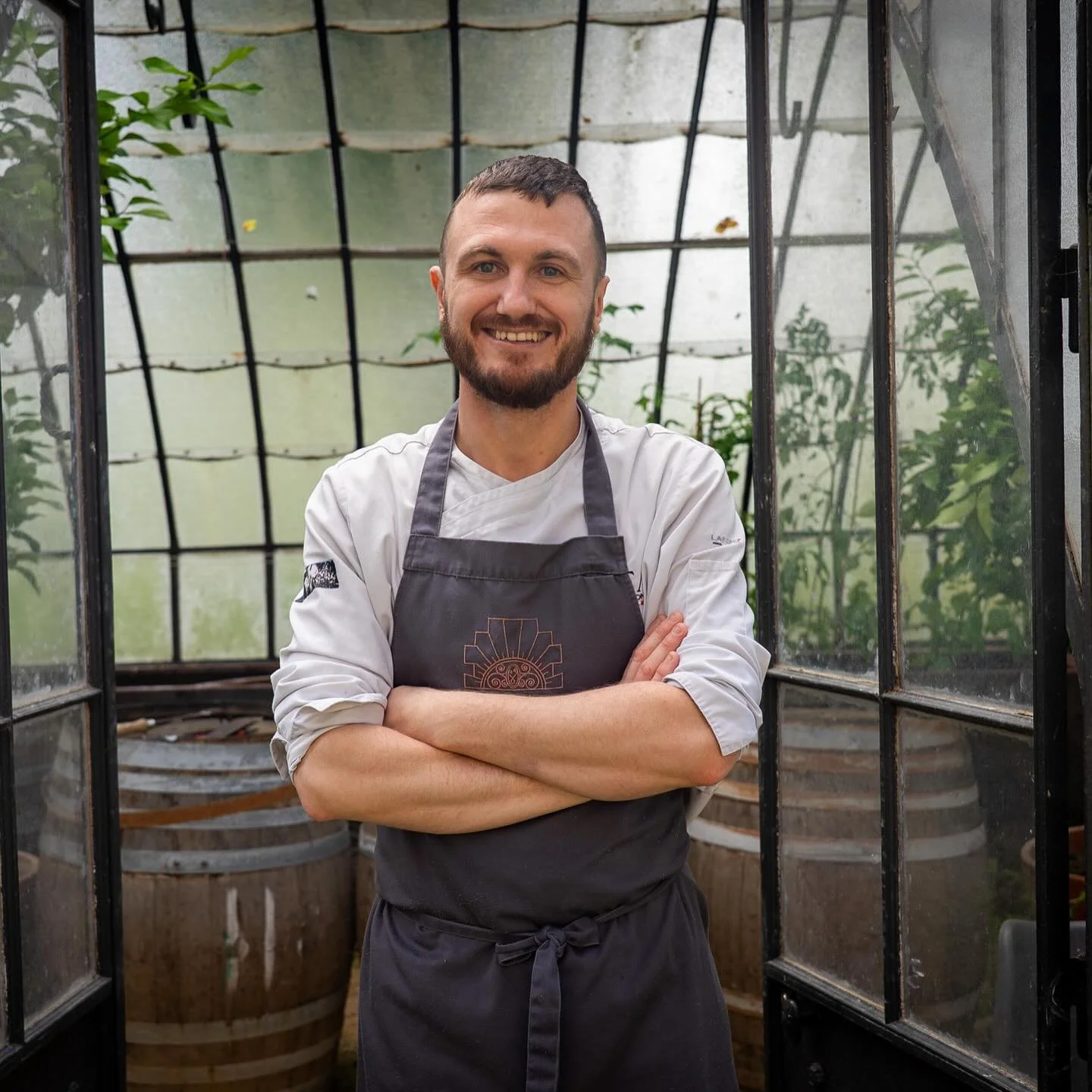 👨&zwj;🍳 Merci Kevin !
Depuis l&rsquo;ouverture Kevin est parmi l&rsquo;&eacute;quipe de La Table Vermorel ! Il nous quitte officiellement aujourd&rsquo;hui ... Un grand merci pour ton travail, ton &eacute;nergie et tous les bons plats que tu as pr&