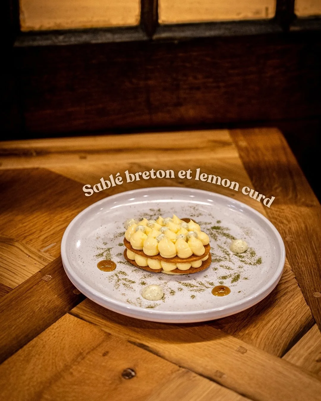 De bons desserts vous attendent ce mois-ci ! 
Le sabl&eacute; breton et lemon curd, chutney de citron vert et meringne verveine.
Le riz au lait avec sa vanille de Madagascar et son caramel au beurre sal&eacute;
Le fameux &eacute;clair Vermorel que vo
