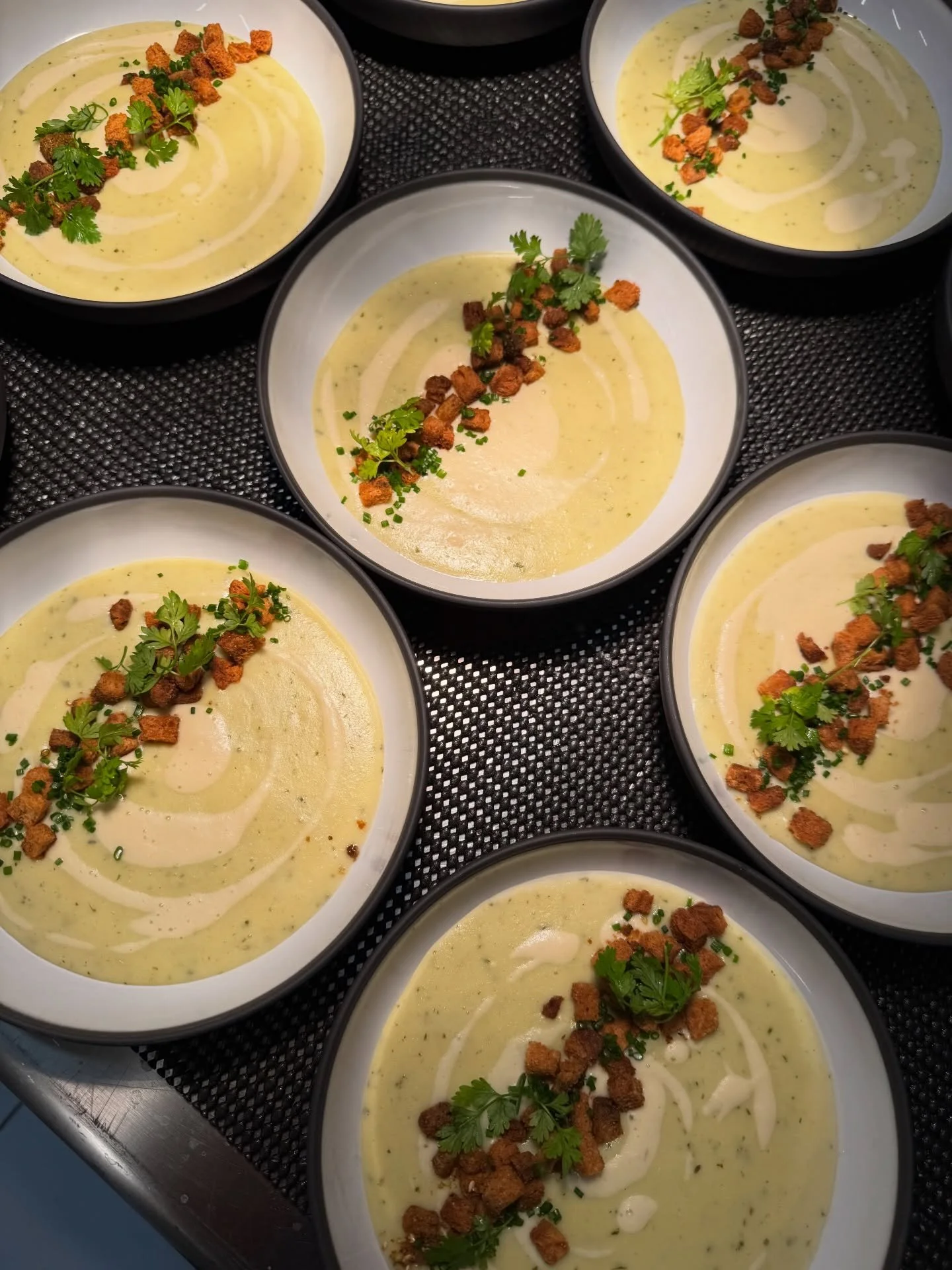 Plus qu&rsquo;une semaine pour d&eacute;couvrir notre carte du mois de mars&hellip;

Une parenth&egrave;se gourmande pens&eacute;e autour des produits de saison, des saveurs de fin d&rsquo;hiver et des premi&egrave;res notes printani&egrave;res 🌿

C