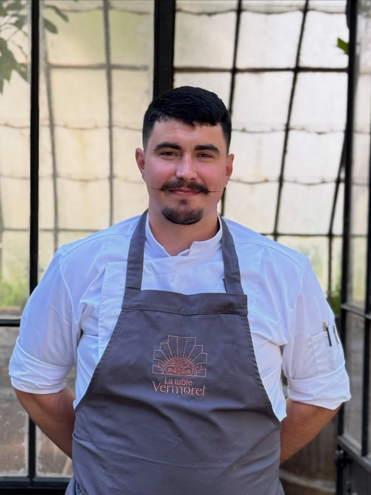🔪 Bienvenue Beno&icirc;t !

Nous avons le plaisir d&rsquo;accueillir Beno&icirc;t au sein de la brigade de La Table Vermorel.

Il rejoint l&rsquo;&eacute;quipe avec passion et exigence, pour faire rayonner une cuisine de saison, sinc&egrave;re et go