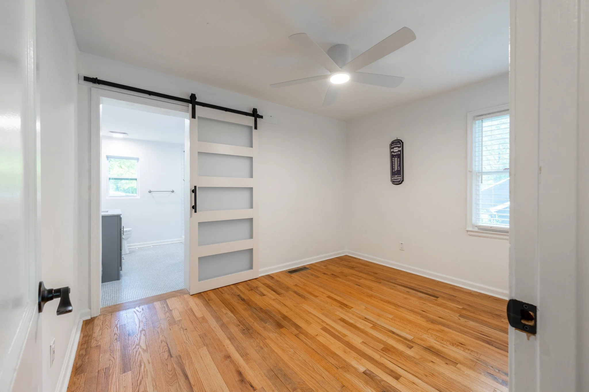 6_Owners_Suite_650_Campbell_Cir-19.jpg