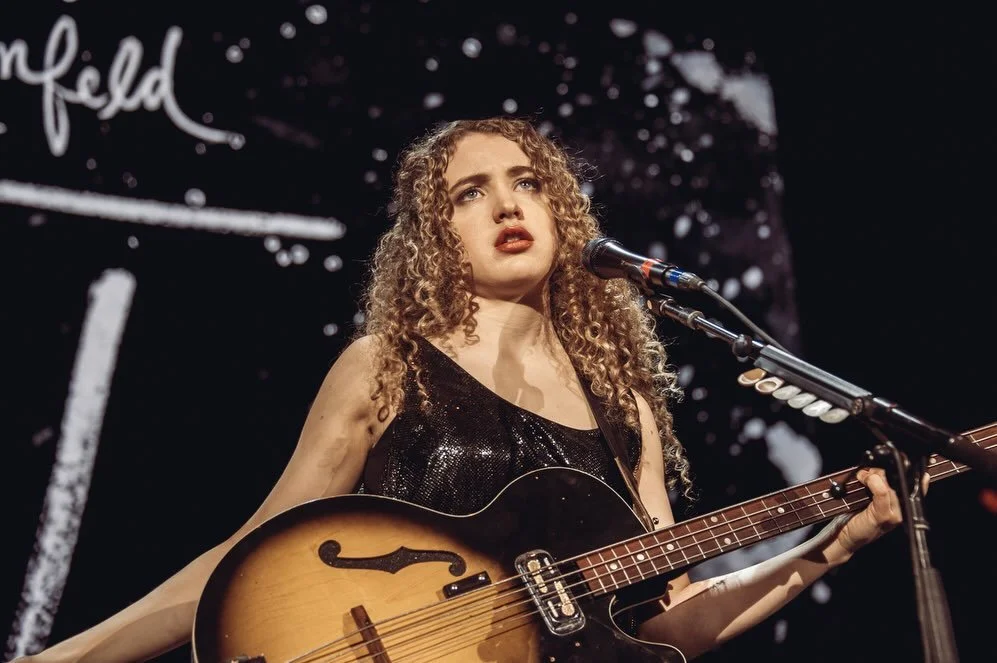 Tal Wilkenfeld 📿

There&rsquo;s a rumble coming from the speakers as I make my way from the dock to backstage. The low end rattles a chair in the corner, and I set my cameras down. There&rsquo;s a man is walking thru the hall and he sees me loading 
