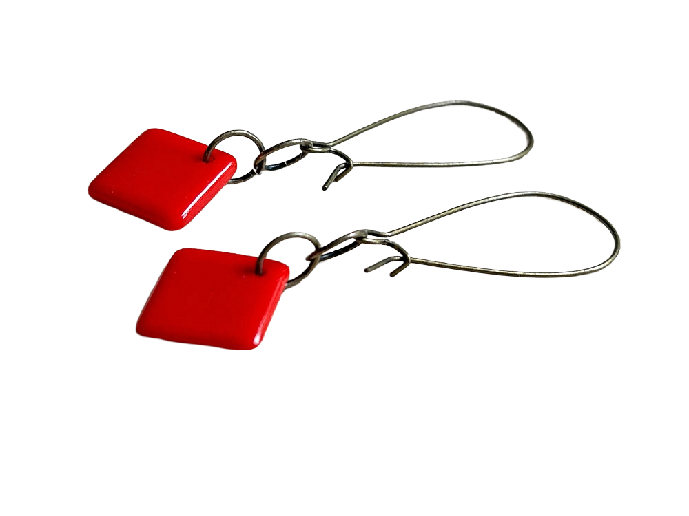 LRC-red-diamond-shaped-kidney-earrings-2.png