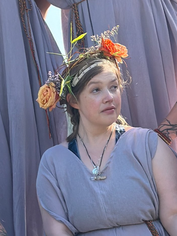 Priestess Seer RTD Ceremony Group.png