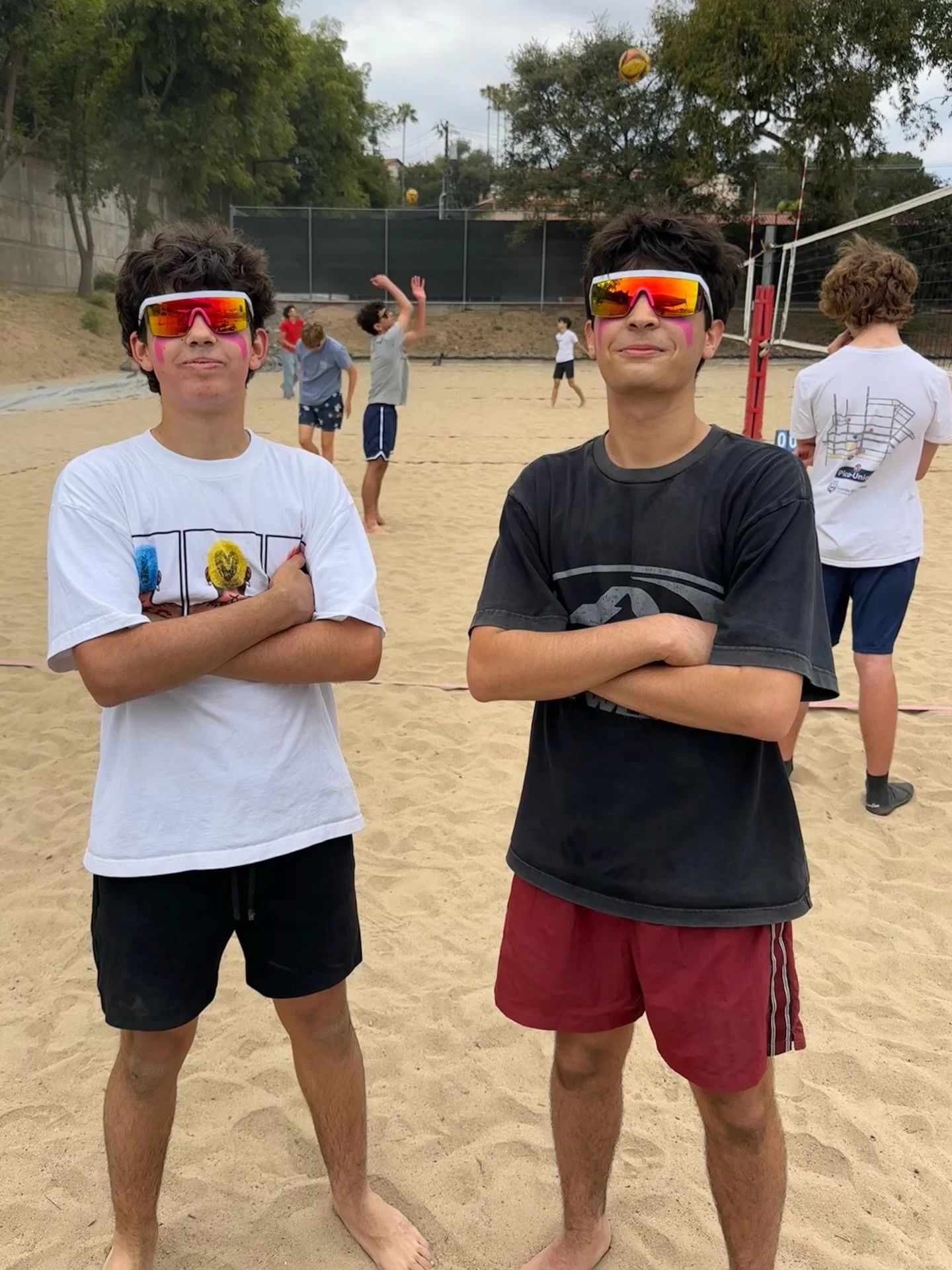 Matching shades are a must 🙂&zwj;↕️
