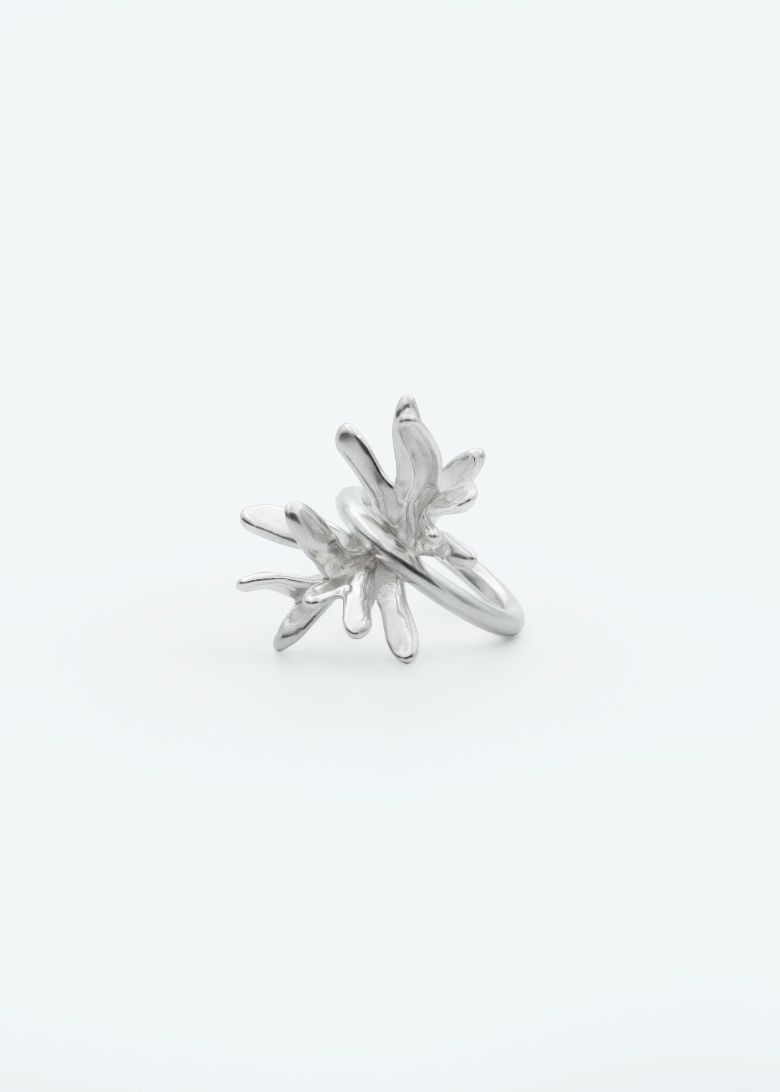 Kiku ring