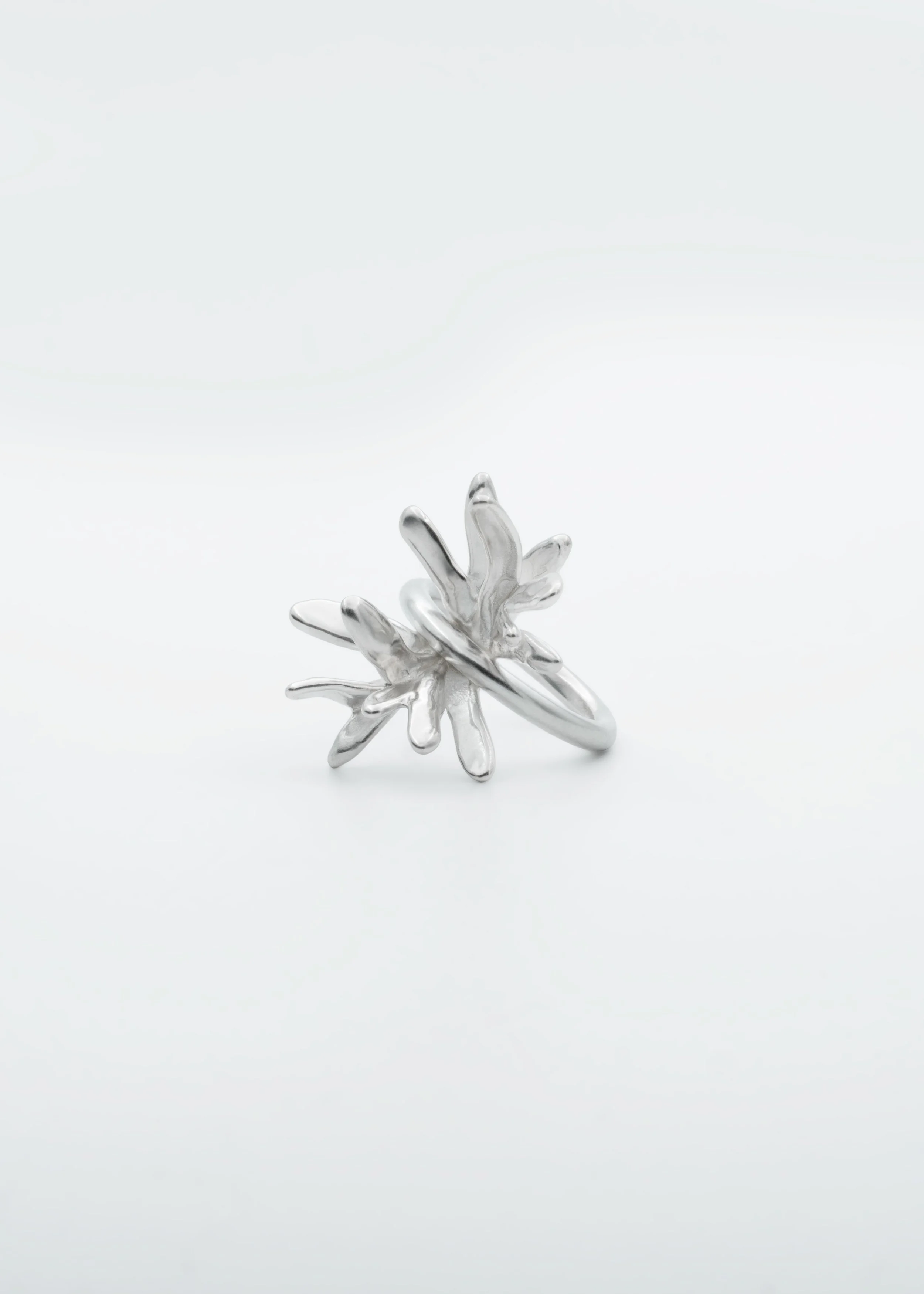 Kiku ring