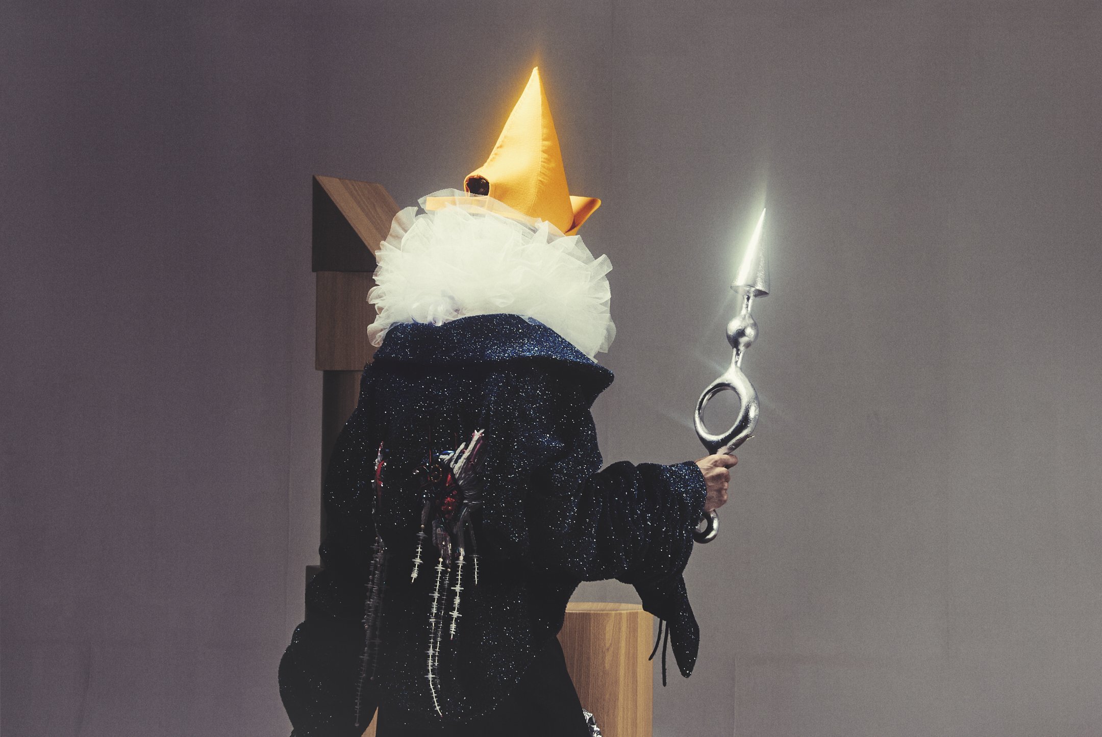 MAMA, I SEE CLOWNS...