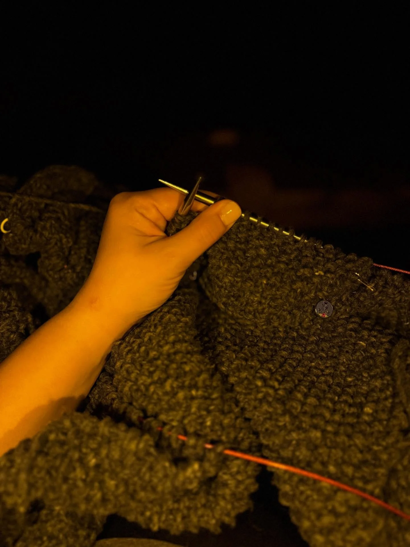 Knitting in the pitch black hotel room I&rsquo;m sharing with my sleeping kids thanks to the #lumoslight that @lumoslumosworld sent me! Thanks guys! #knitatnight #knitting #momswhoknit