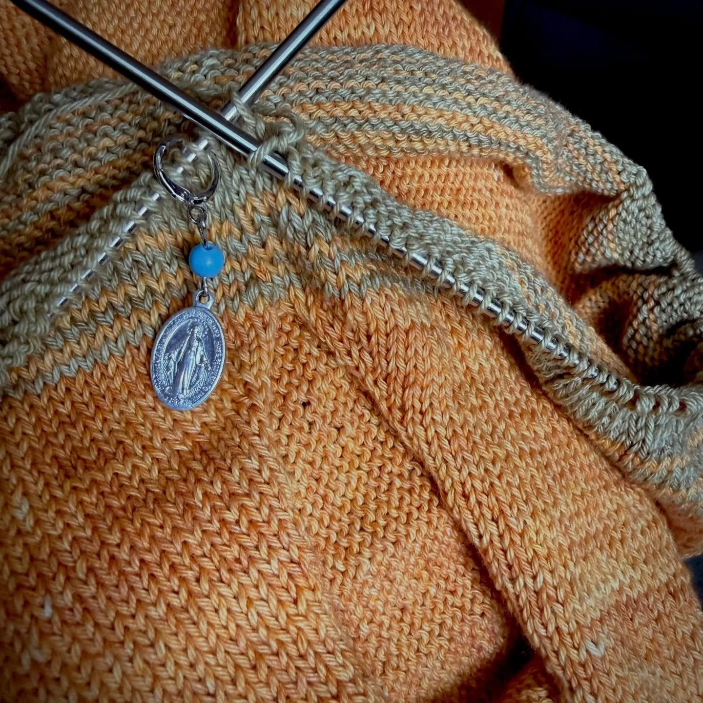 #catholic #knitting #alwaysknitting #knitknitknit #miraculousmedal