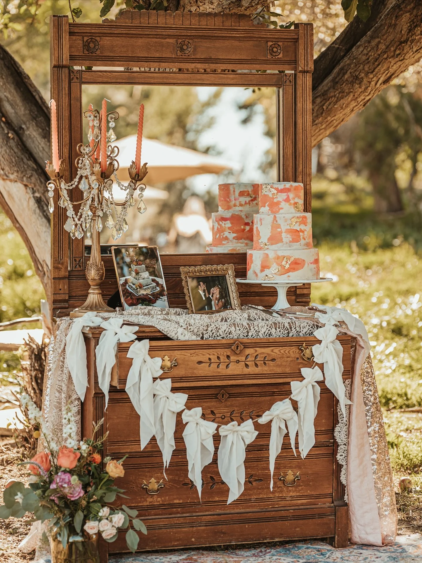 The sweetest words from our client💚

&ldquo;If I could give Hannah and her crew 10 stars, I would! 

Hannah from the beginning felt like I had known her for forever. Her vision, thought process, organization, and care in every last detail were exact