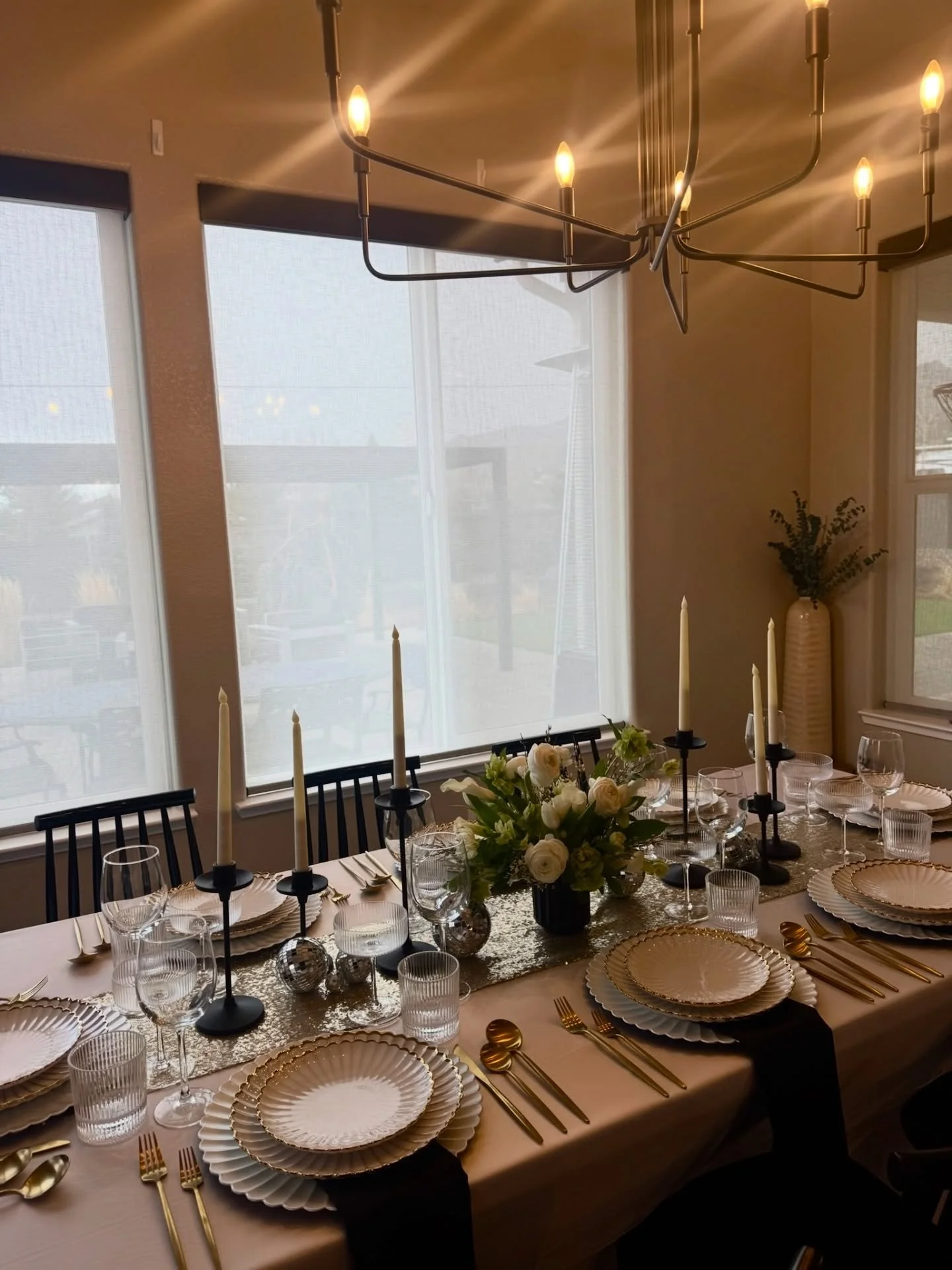 There&rsquo;s something special about gathering around a thoughtfully set table ✨

This intimate dinner party came together with layered linens, candlelight, and intentional details. All perfectly paired with a private chef experience by @renorecipes