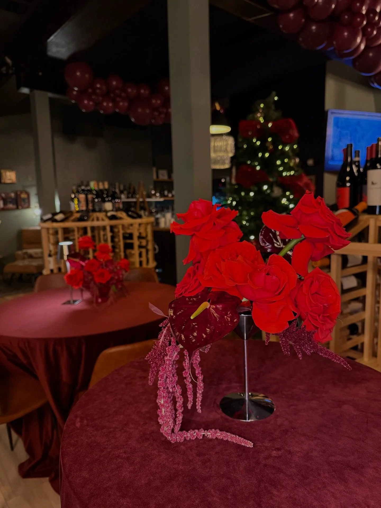 Still not over our 5 year anniversary party ✨
What we&rsquo;re loving right now and bringing into our events in a more intentional way in 2026: 
-Monochromatic, but layered with texture and depth
-Silver making its comeback in a way that feels elevat