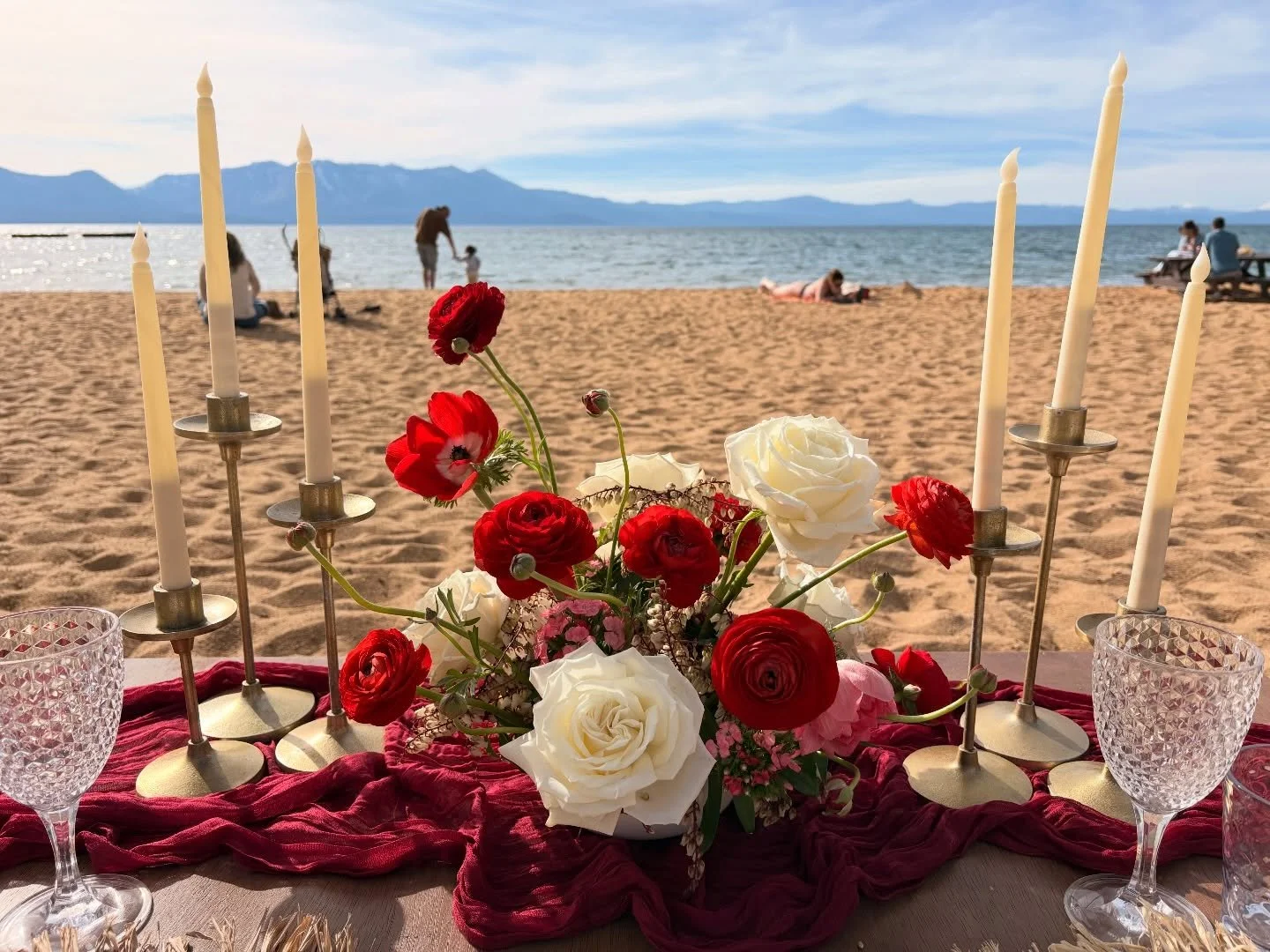 When he says dinner at the lake&hellip; and it looks like this 🥹✨