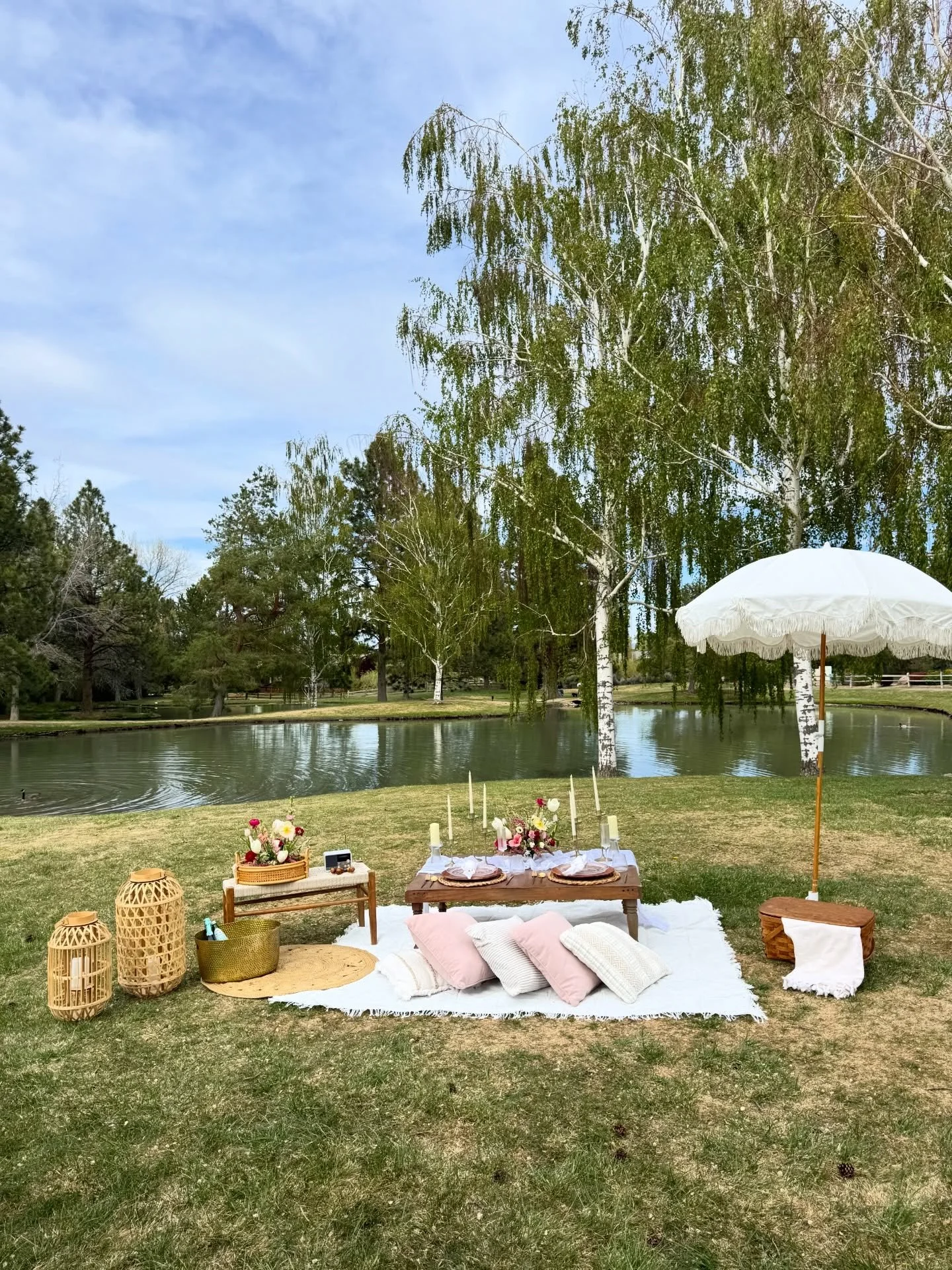 Let&rsquo;s have more moments like this: 

&bull; golden hour dinners that turn into sunset
&bull;bringing out the &ldquo;nice&rdquo; glasses
&bull;handwritten notes 
&bull;sharing a bottle of something chilled
&bull;lingering in conversation
&bull;s