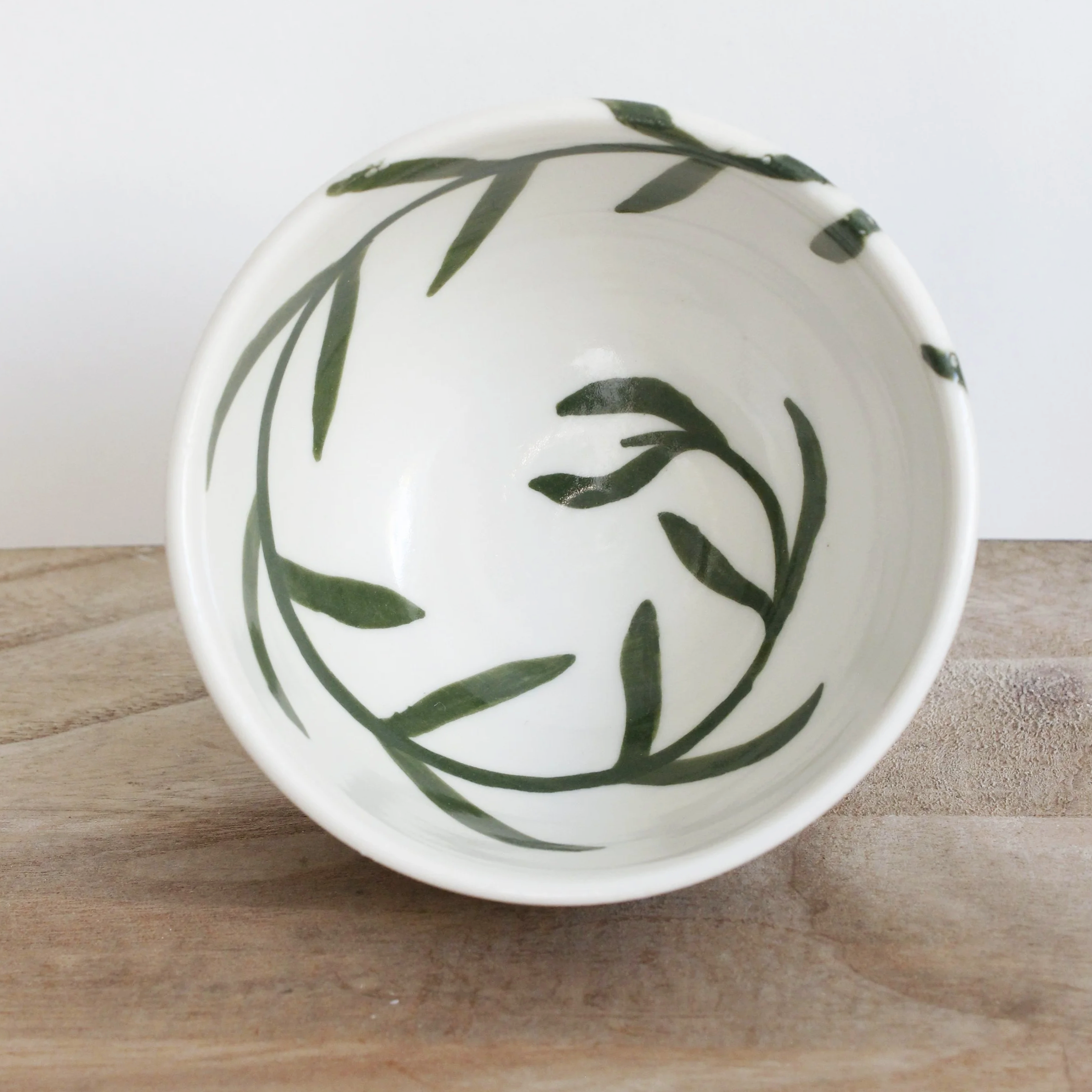 Porcelain bowl with leaves