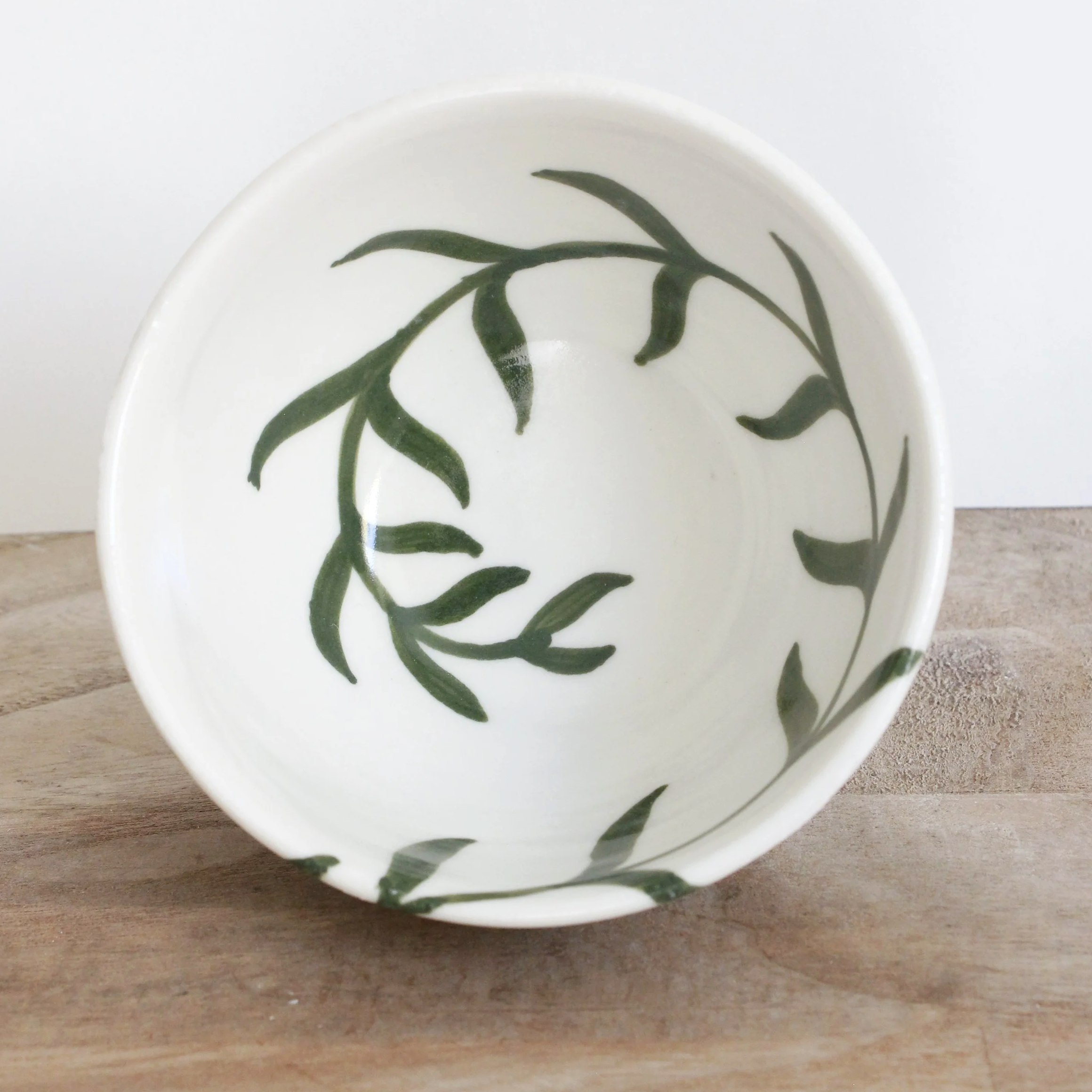 Porcelain bowl with leaves