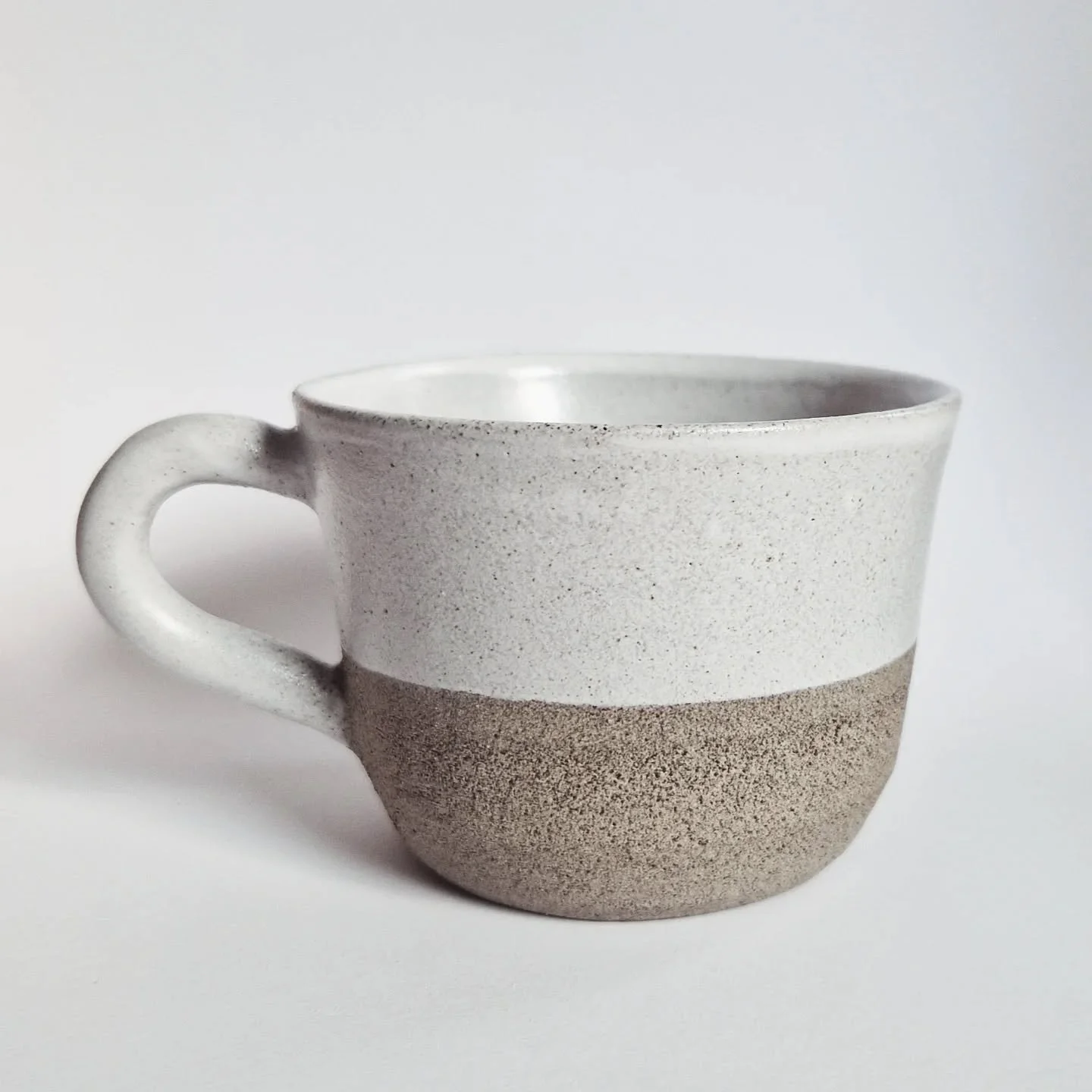 Tre nya koppar, samtliga blessed av Suki, varav tv&aring; delades ut till @fancyhestner och @carrolean som ganska sena julklappar 🎁
En beh&aring;ller jag nog sj&auml;lv s&aring; vi matchar ☕️☕️☕️

Om n&aring;gon har tips p&aring; mindre tids&ouml;da