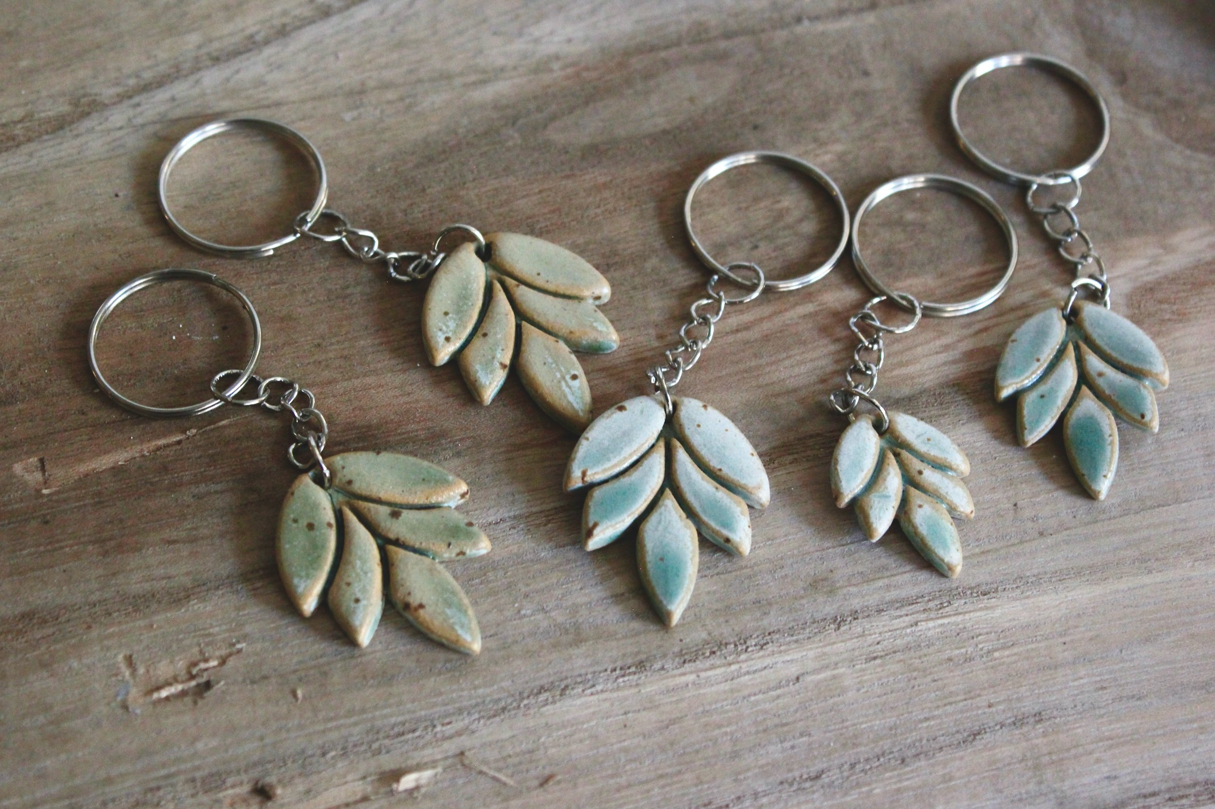 Stoneware leaves keychain