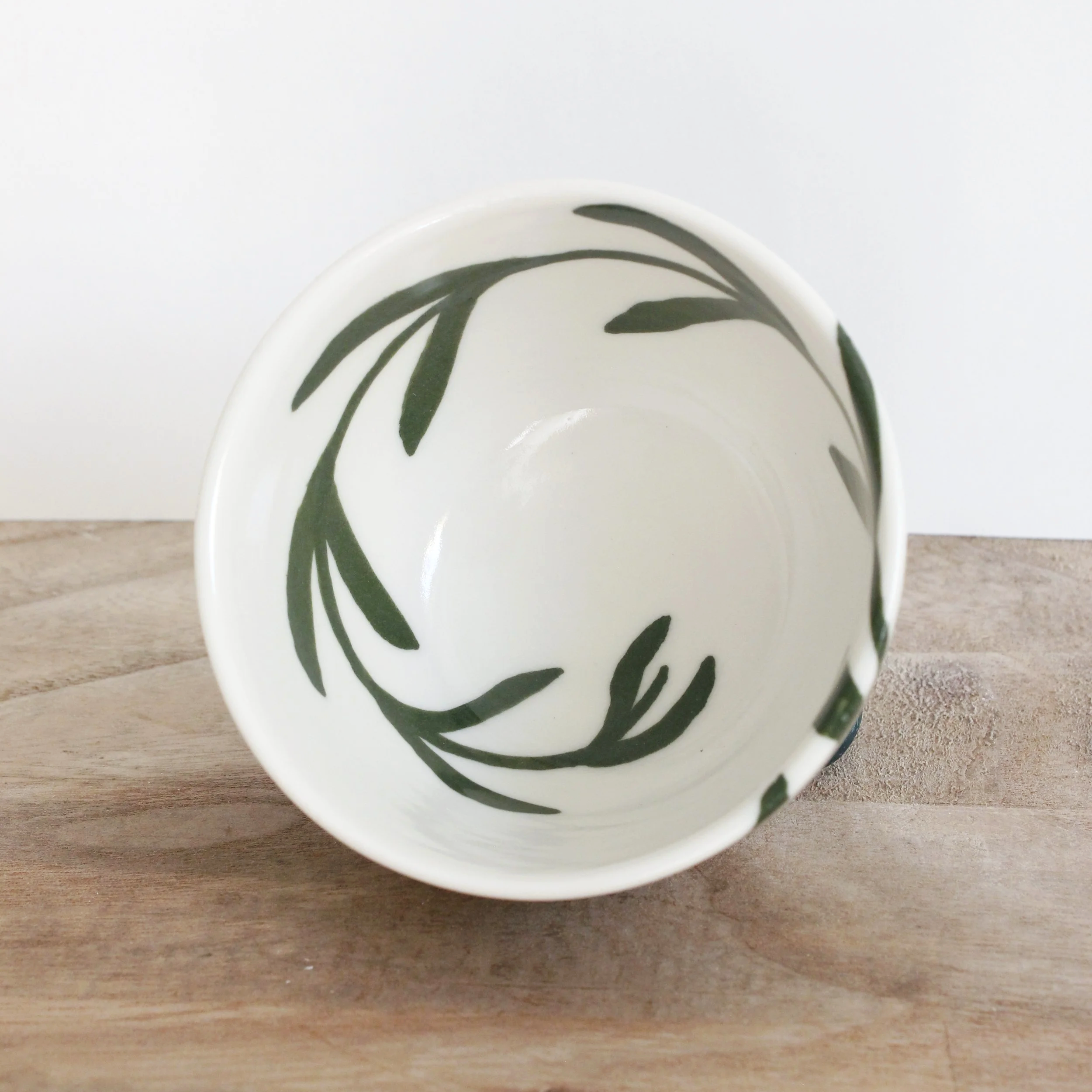 Porcelain bowl with leaves
