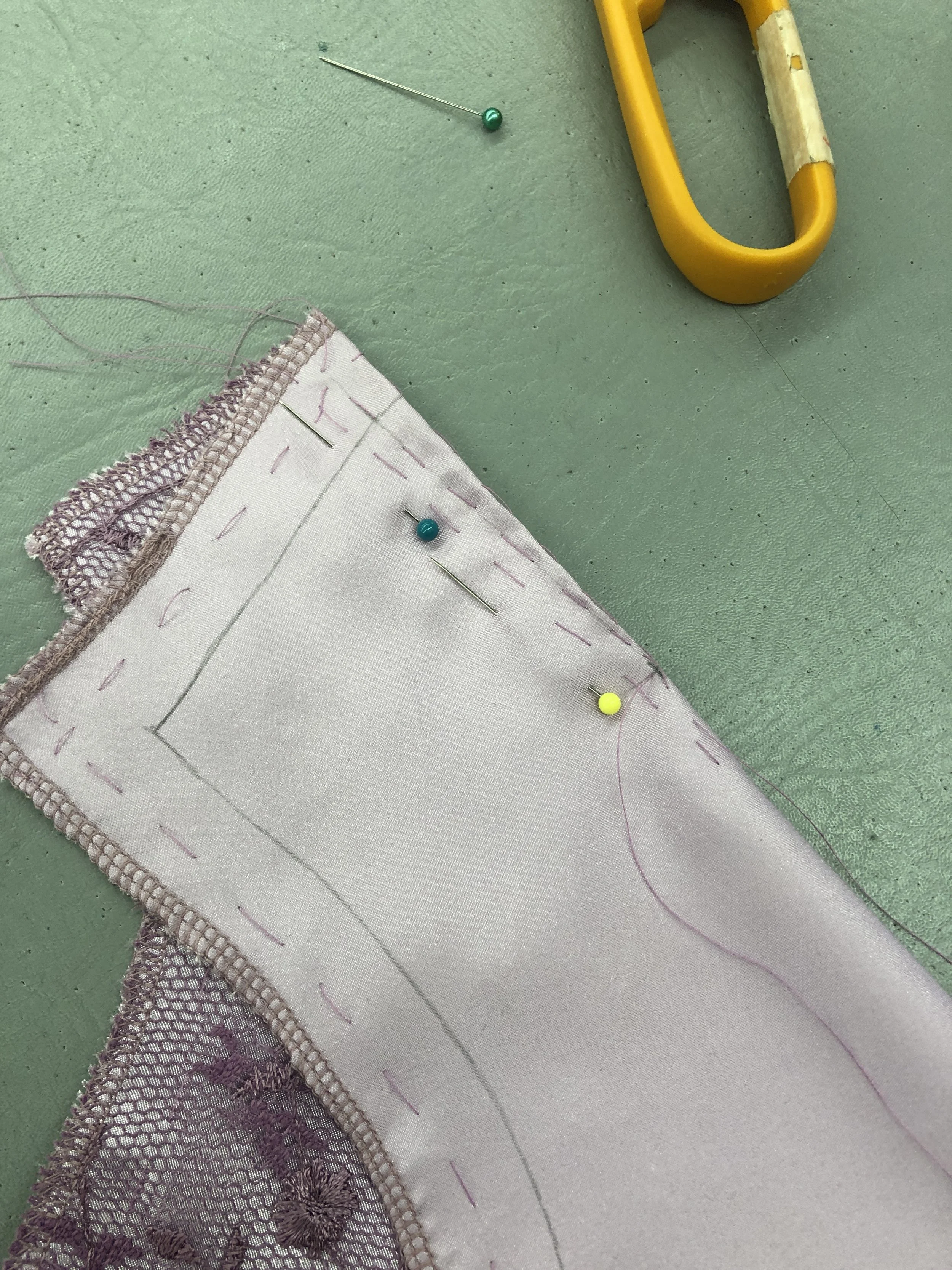 Basting and sewing darts in the bodice