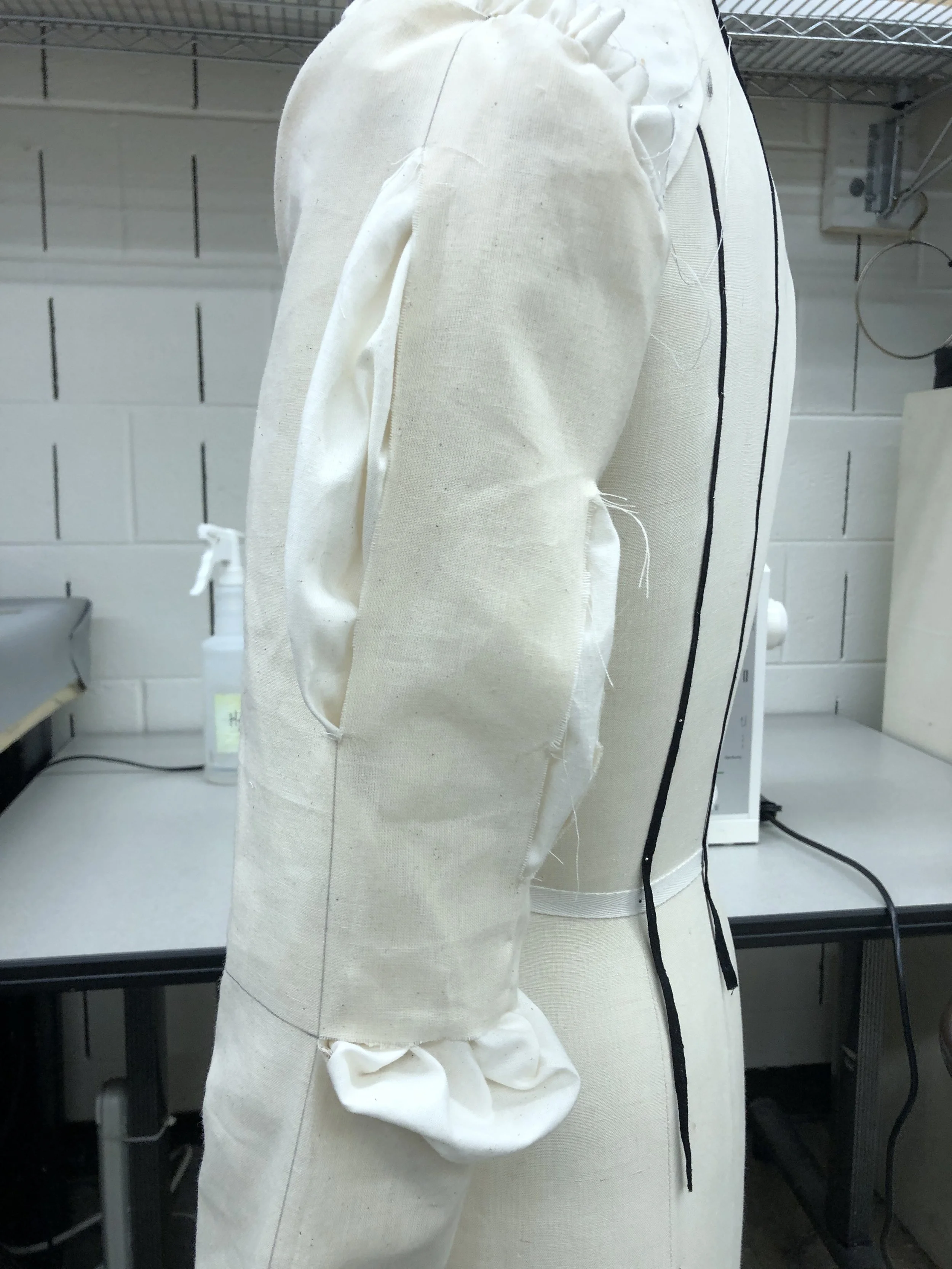 Testing the sleeve puffs' sizes and arrangement