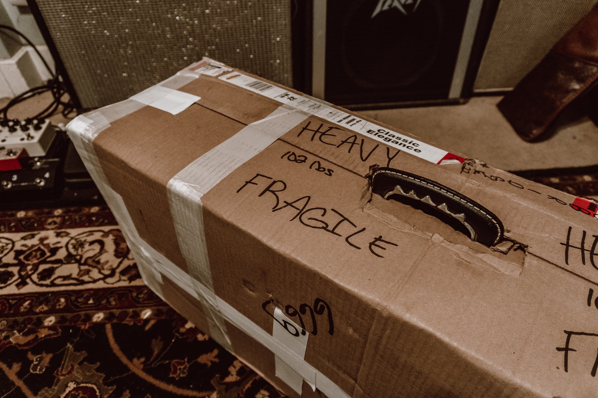 👀 Do your photos reflect your brand personality?

If you&rsquo;re a soulful, vintage brand with grit&mdash;your photos should match that vibe.

Same goes if you&rsquo;re calm and earthy, or vibrant and playful.

🖼️ Tip: Choose photo backdrops, ligh